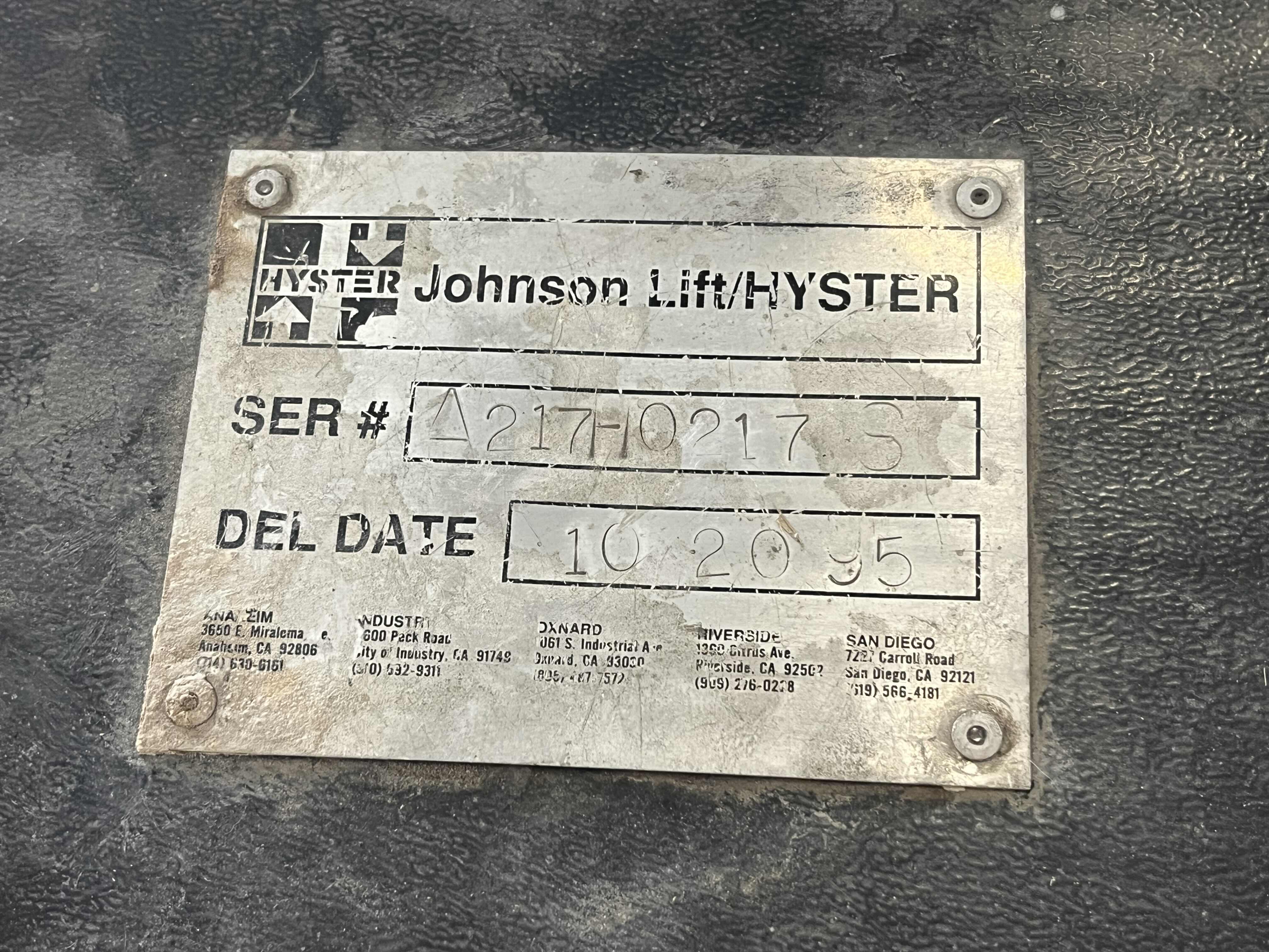 Photo 1 of HYSTER ELECTRIC LIFT TRUCK FORKLIFT PICKER N30 YR1995 W EXIDE LOADHOG 240V CHARGER LH1-12-850 (READ NOTES)