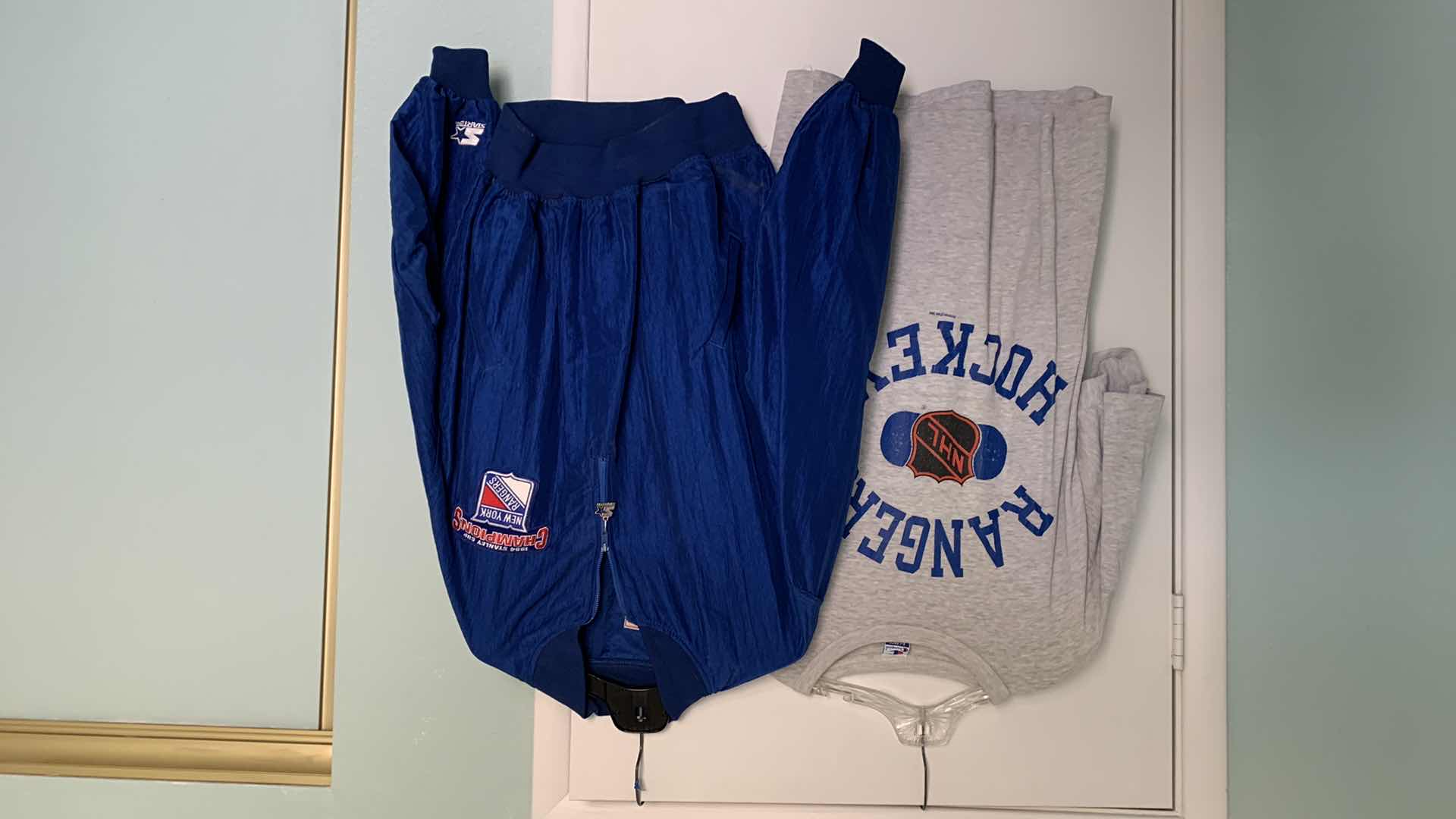 Photo 1 of STARTER NEW YORK RANGERS PULL OVER XL AND TSHIRT