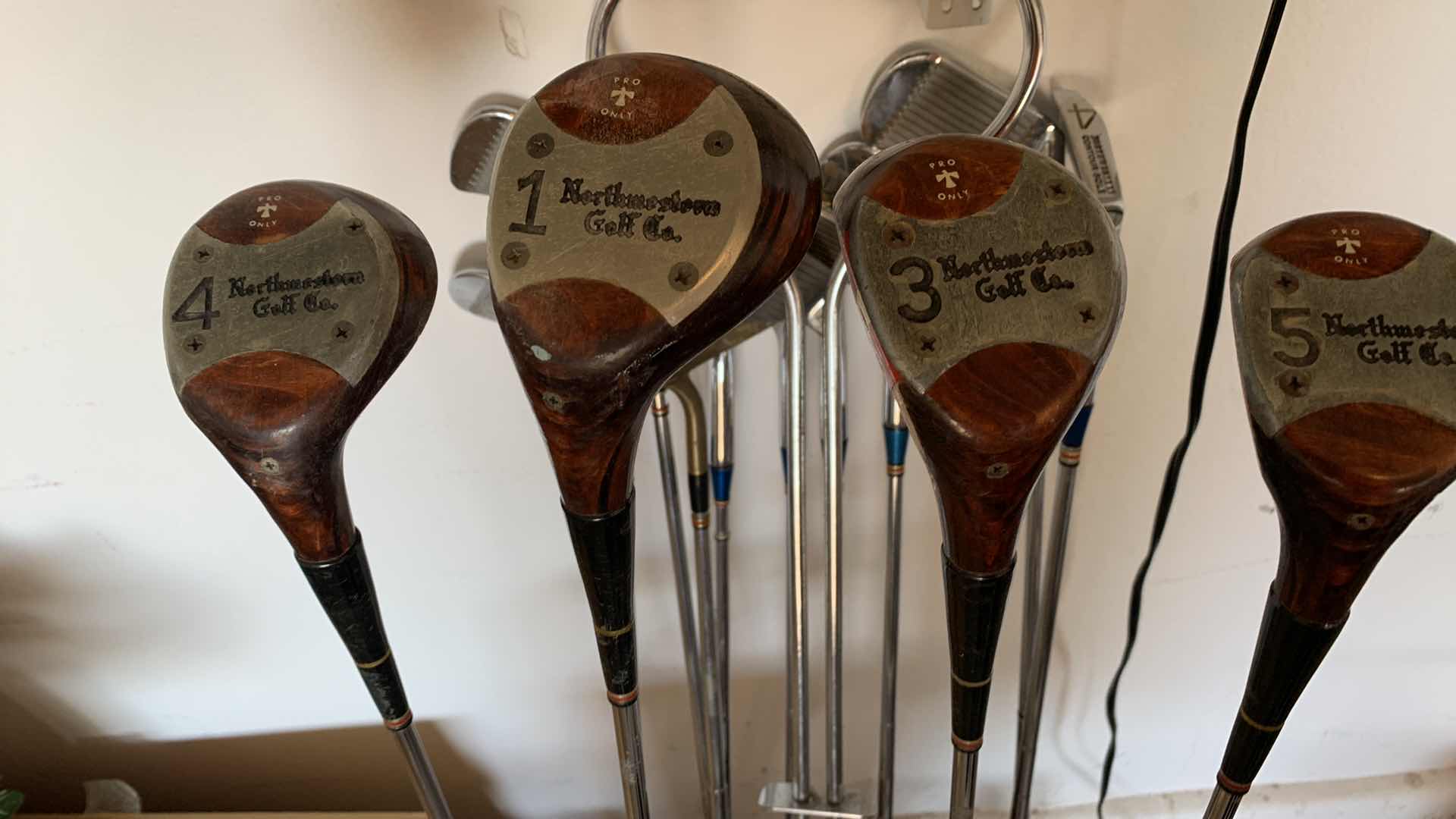 Photo 1 of WOMENS VINTAGE PARK RIDGE DELUXE GOLF BAG AND NORTHWESTERN CLUBS