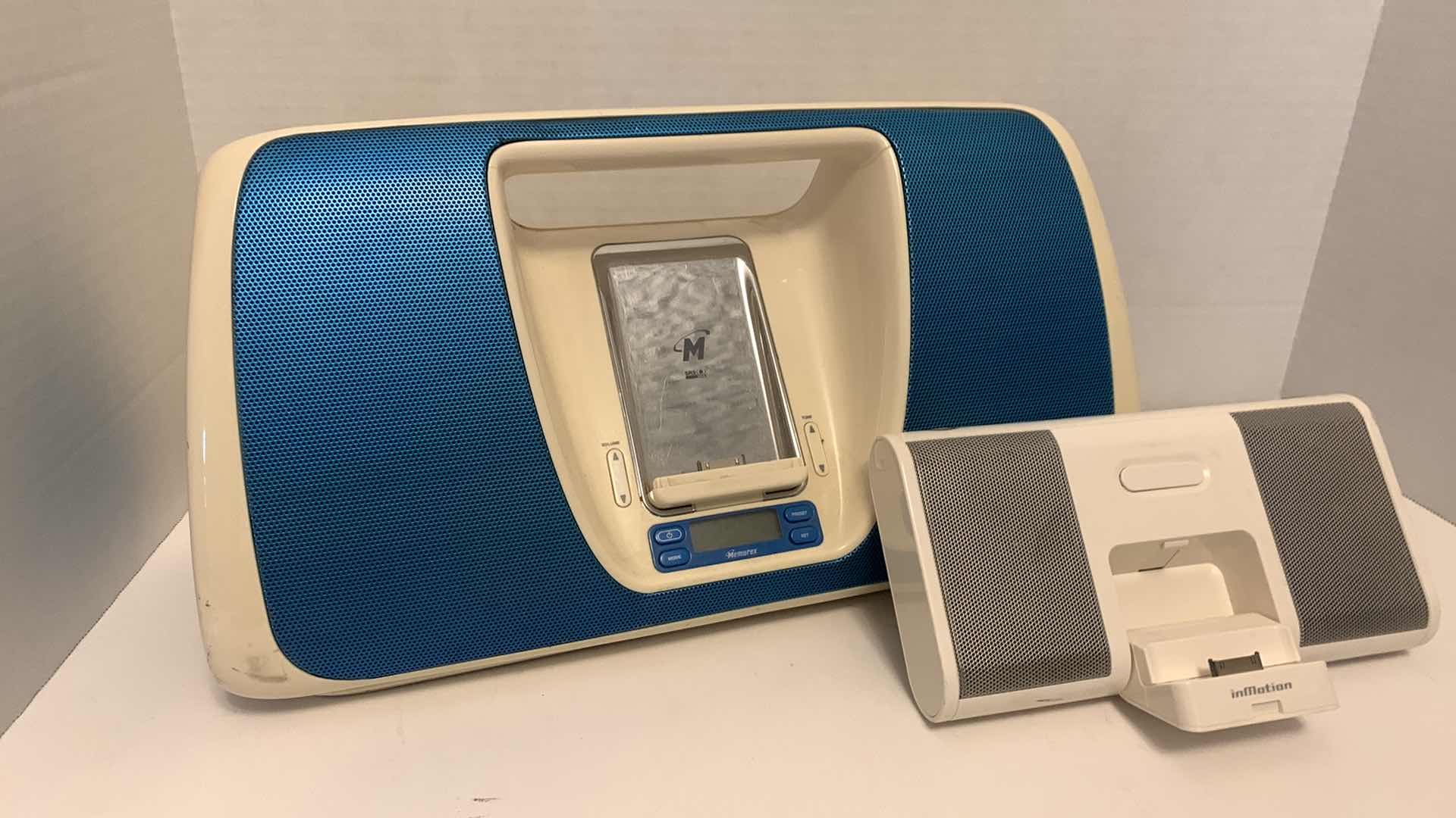 Photo 1 of MEMOREX IMOVE BOOMBOX WITH AM/FM MODEL M13005BLU AND IMOTION SPEAKER