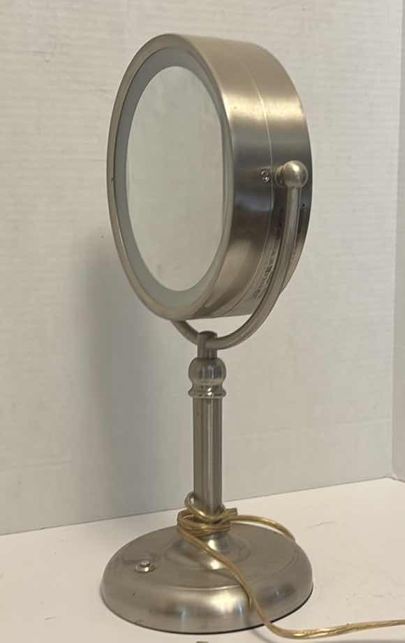 Photo 2 of LIGHTED MAKEUP MIRROR