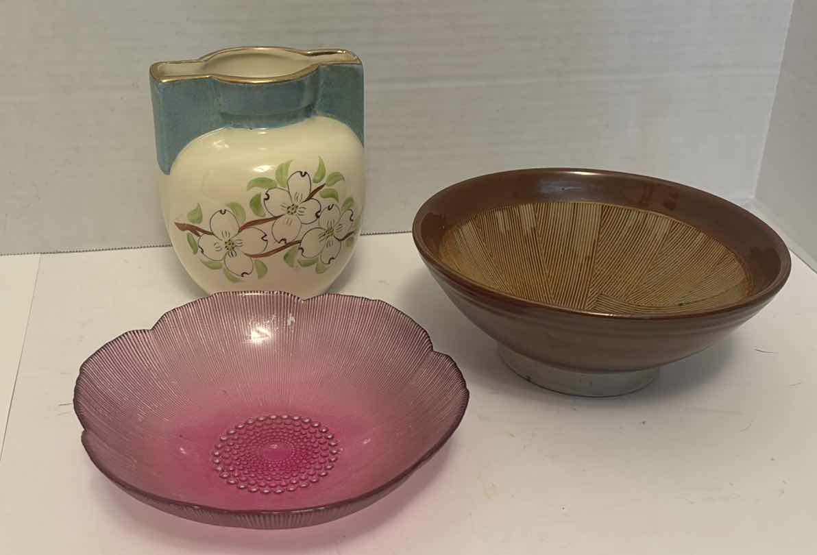 Photo 1 of BOWLS AND VASE