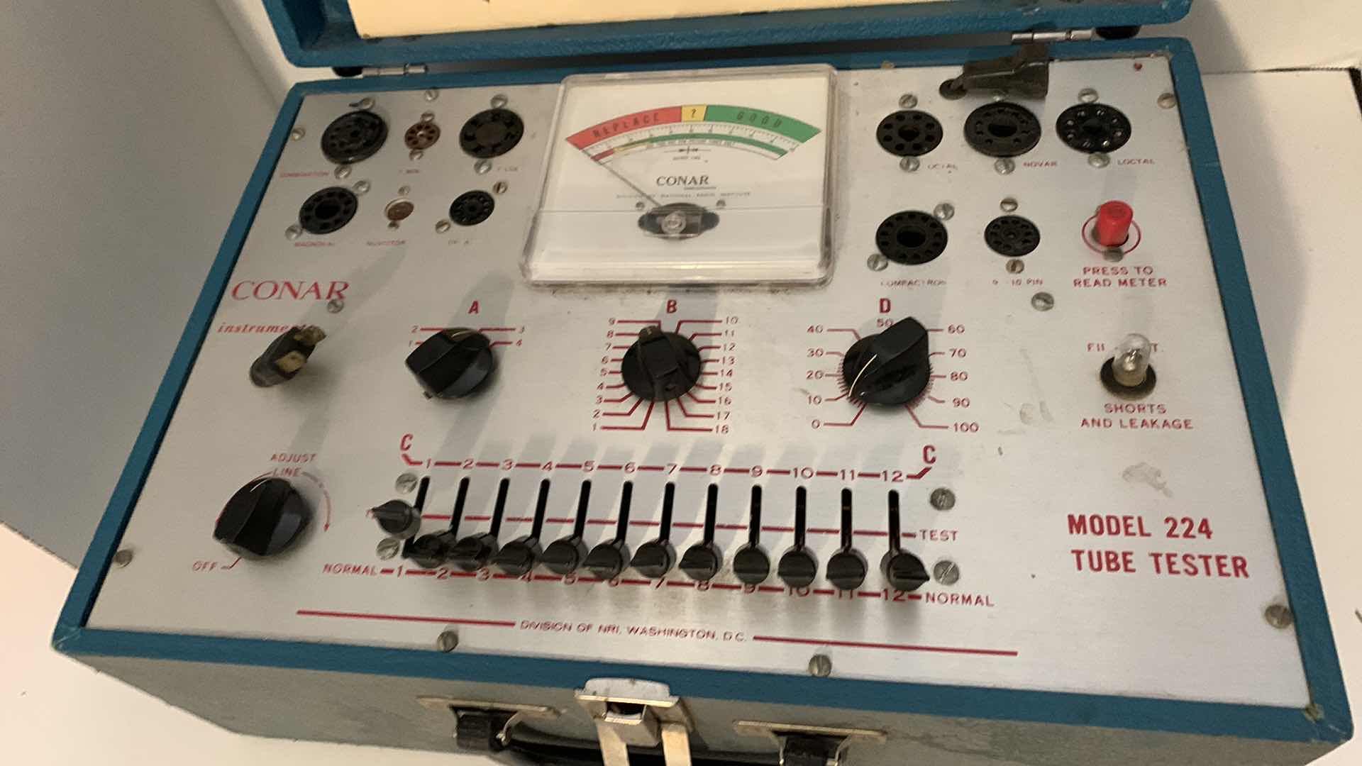 Photo 2 of  VINTAGE CONAR TUBE TESTER MODEL 224