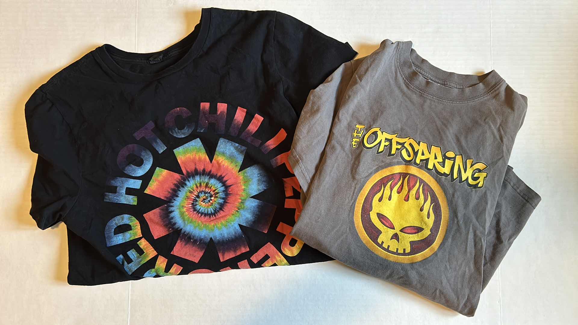 Photo 1 of SET OF BAND TEES SIZE M RED HOT CHILI PEPPERS AND THE OFFSPRING