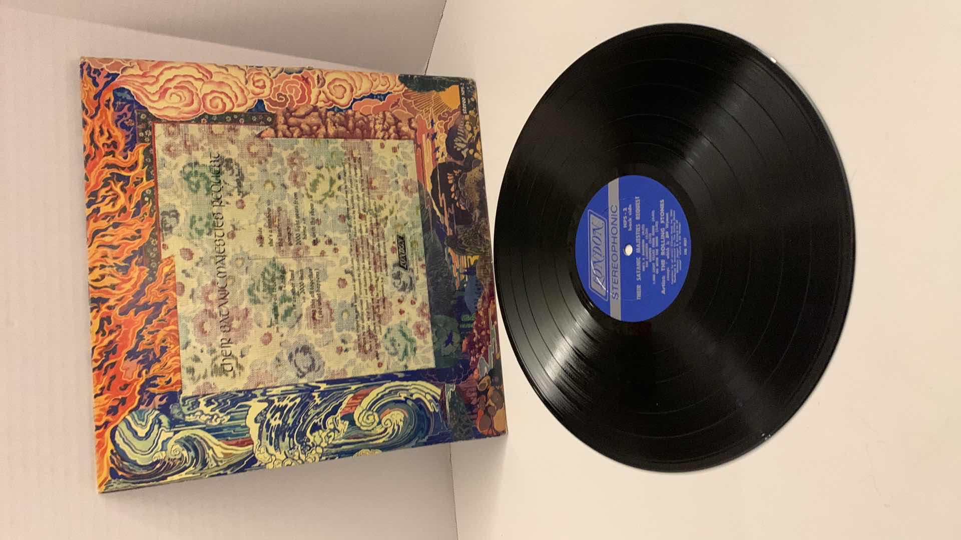 Photo 4 of THE ROLLING STONES “THEIR SATANIC MAJESTIES REQUEST” RECORD ALBUM LONDON NPS-2