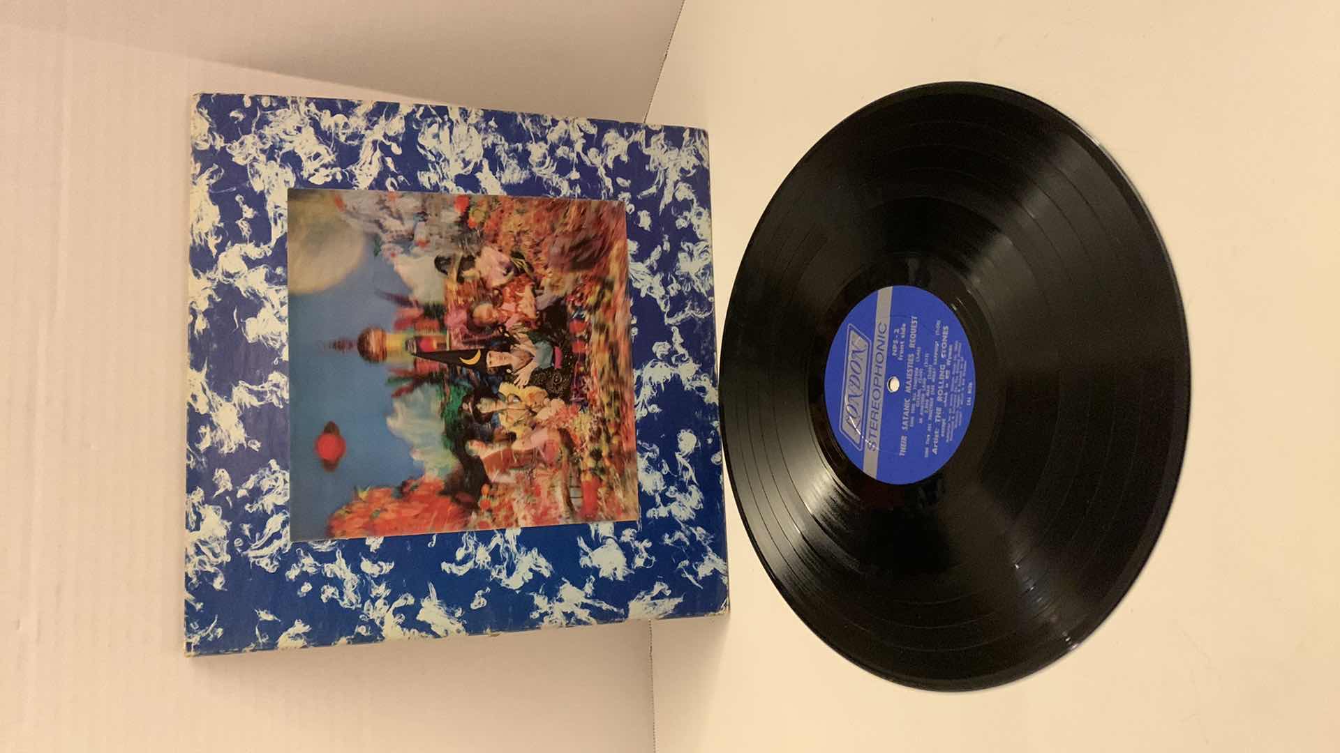 Photo 1 of THE ROLLING STONES “THEIR SATANIC MAJESTIES REQUEST” RECORD ALBUM LONDON NPS-2