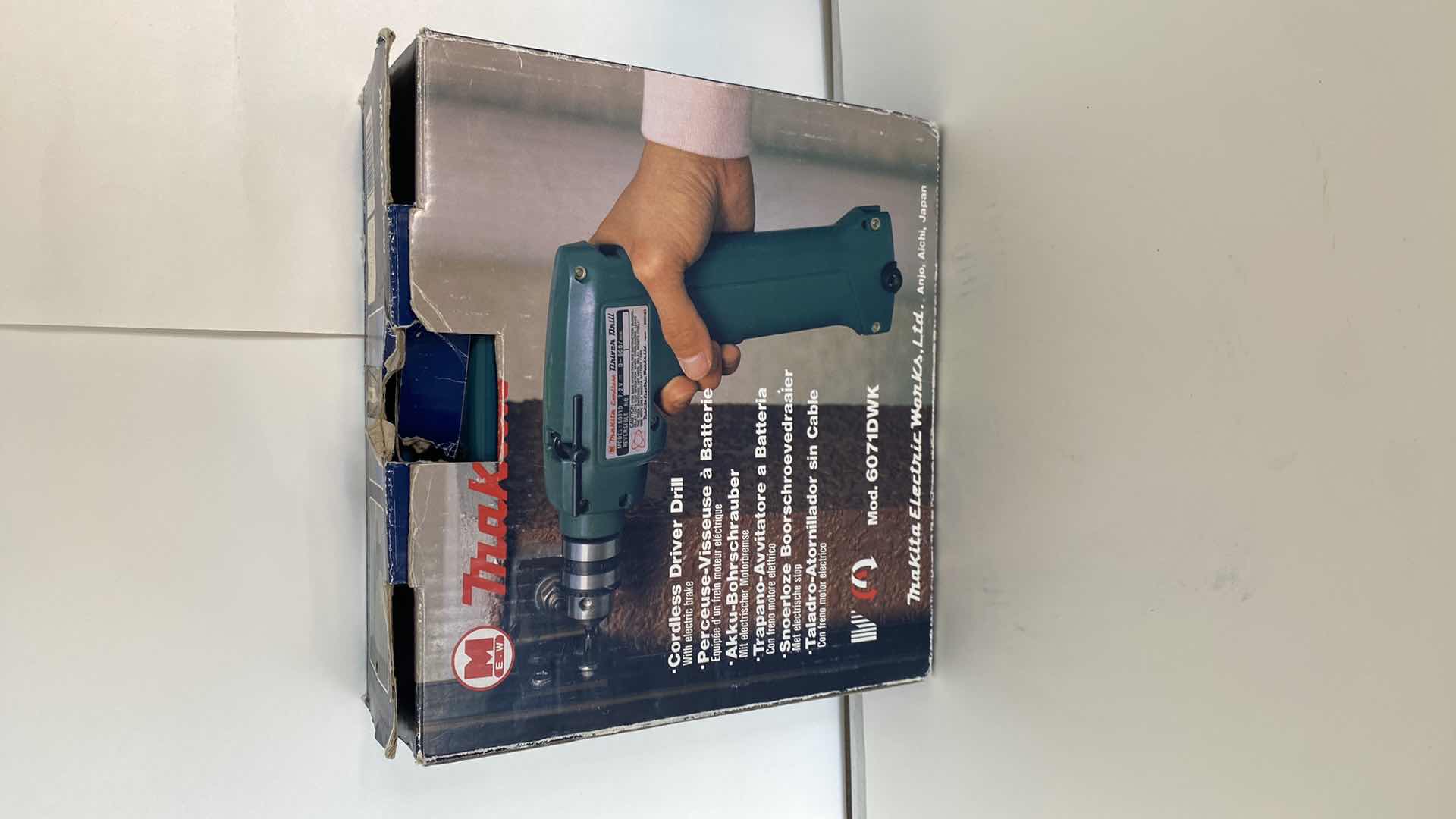 Photo 2 of MAKITA ELECTRIC DRILL MODEL 6071DWK