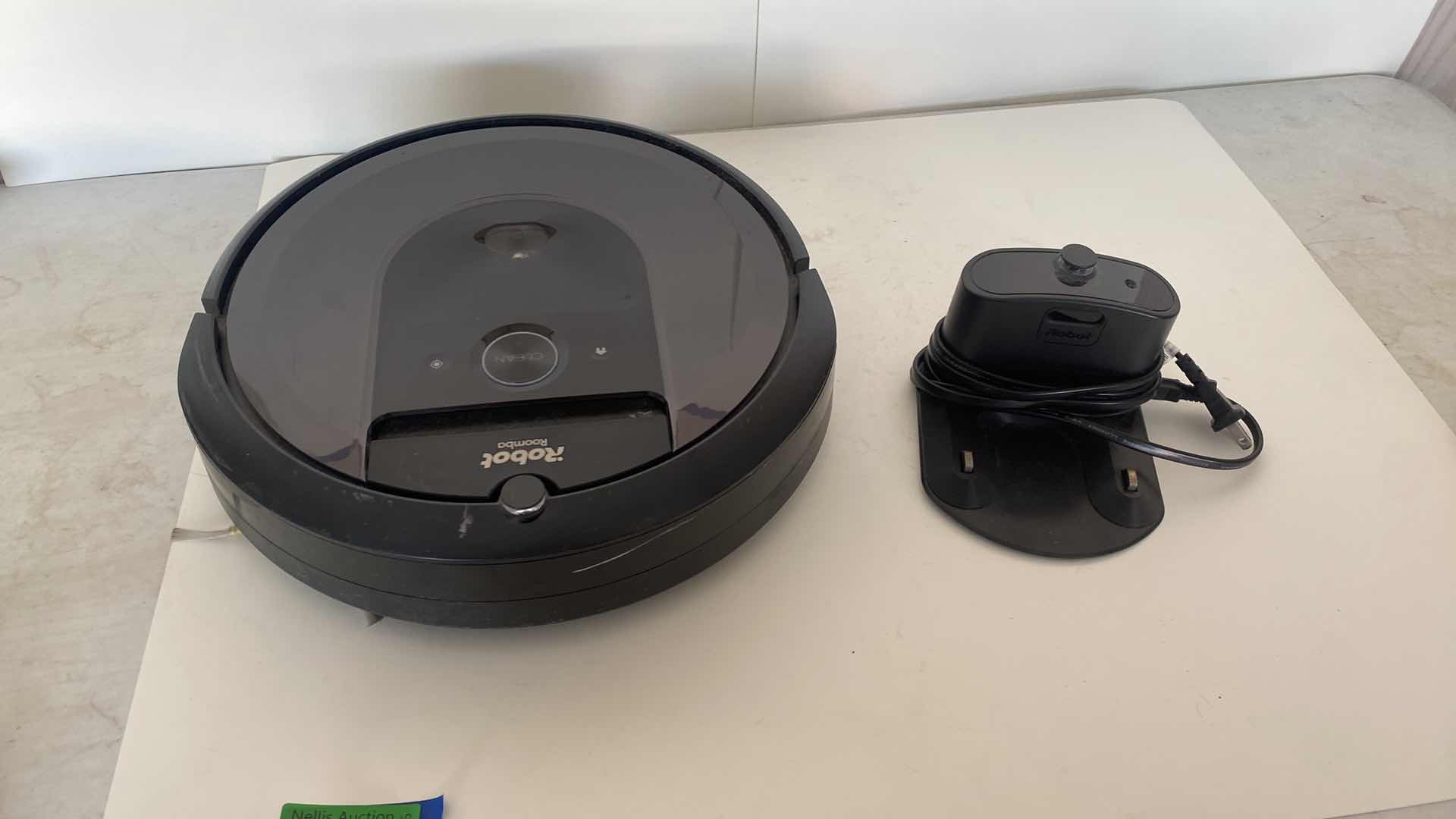 Photo 4 of IROBOT ROOMBA ROBOT VACUUM