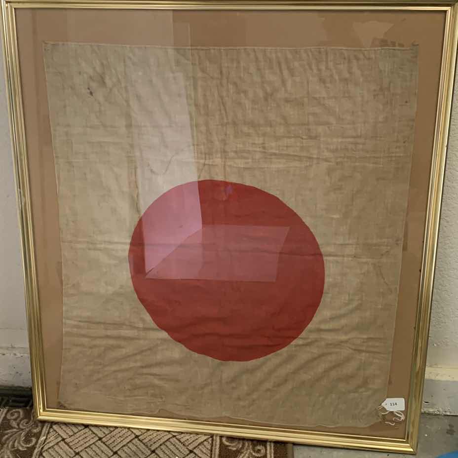 Photo 1 of UNAUTHENTICATED WORLD WAR TWO IMPERIAL JAPANESE ARMY FLAG WHICH US 26” X 30”