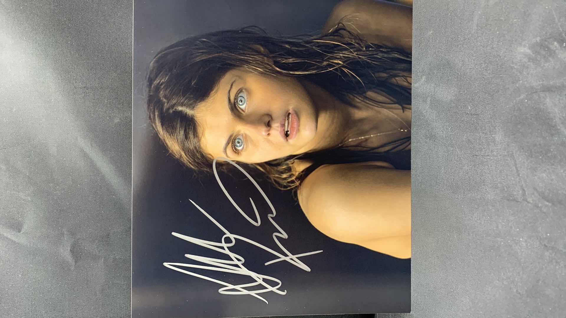 Photo 2 of ALEXANDRA DADDARIO  - SIGNED AUTOGRAPHED PHOTO W LETTER OF AUTHENTICITY 8” X 10”