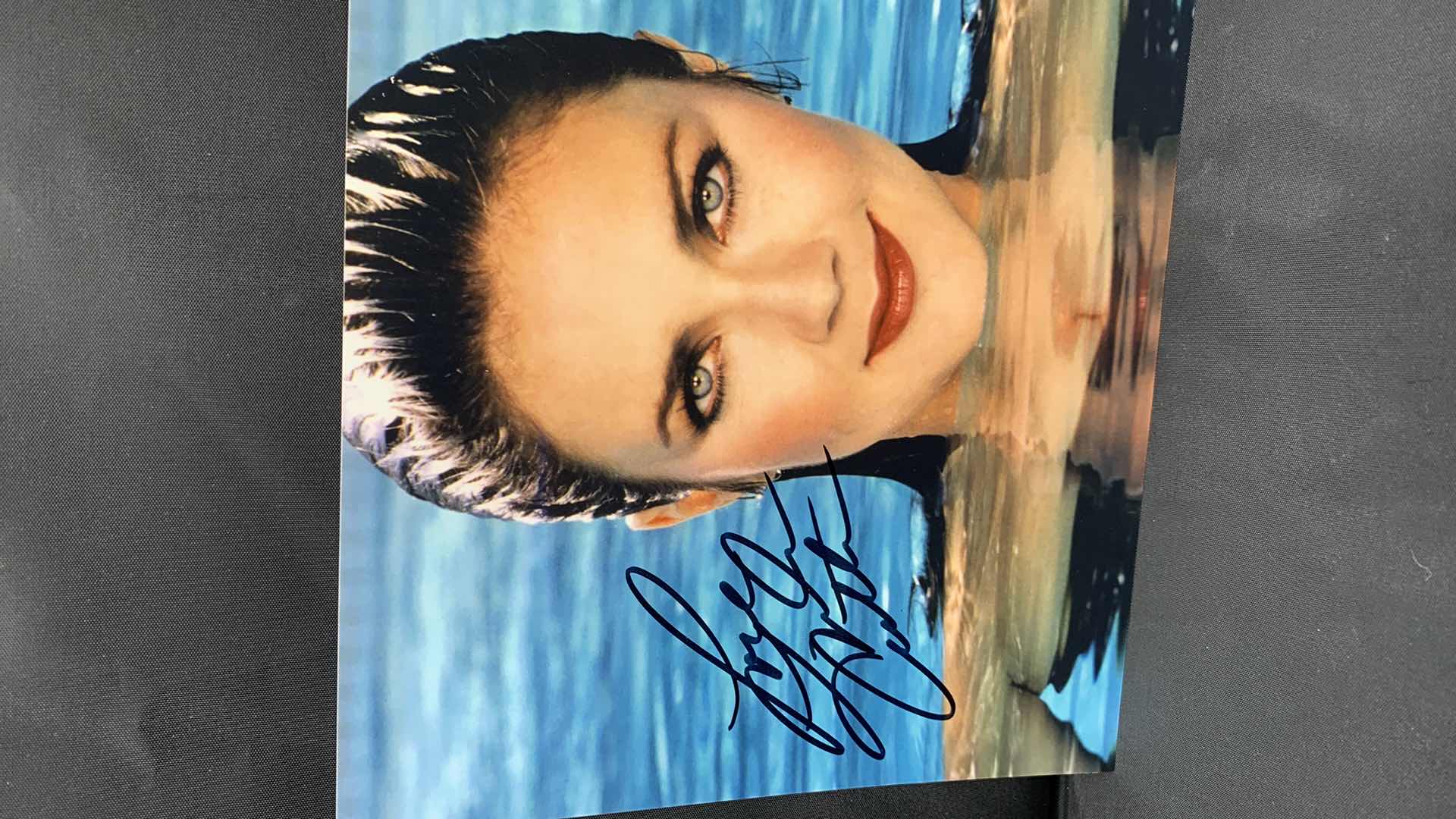 Photo 2 of LYNDA CARTER - SIGNED AUTOGRAPHED PHOTO W LETTER OF AUTHENTICITY 8” X 10”