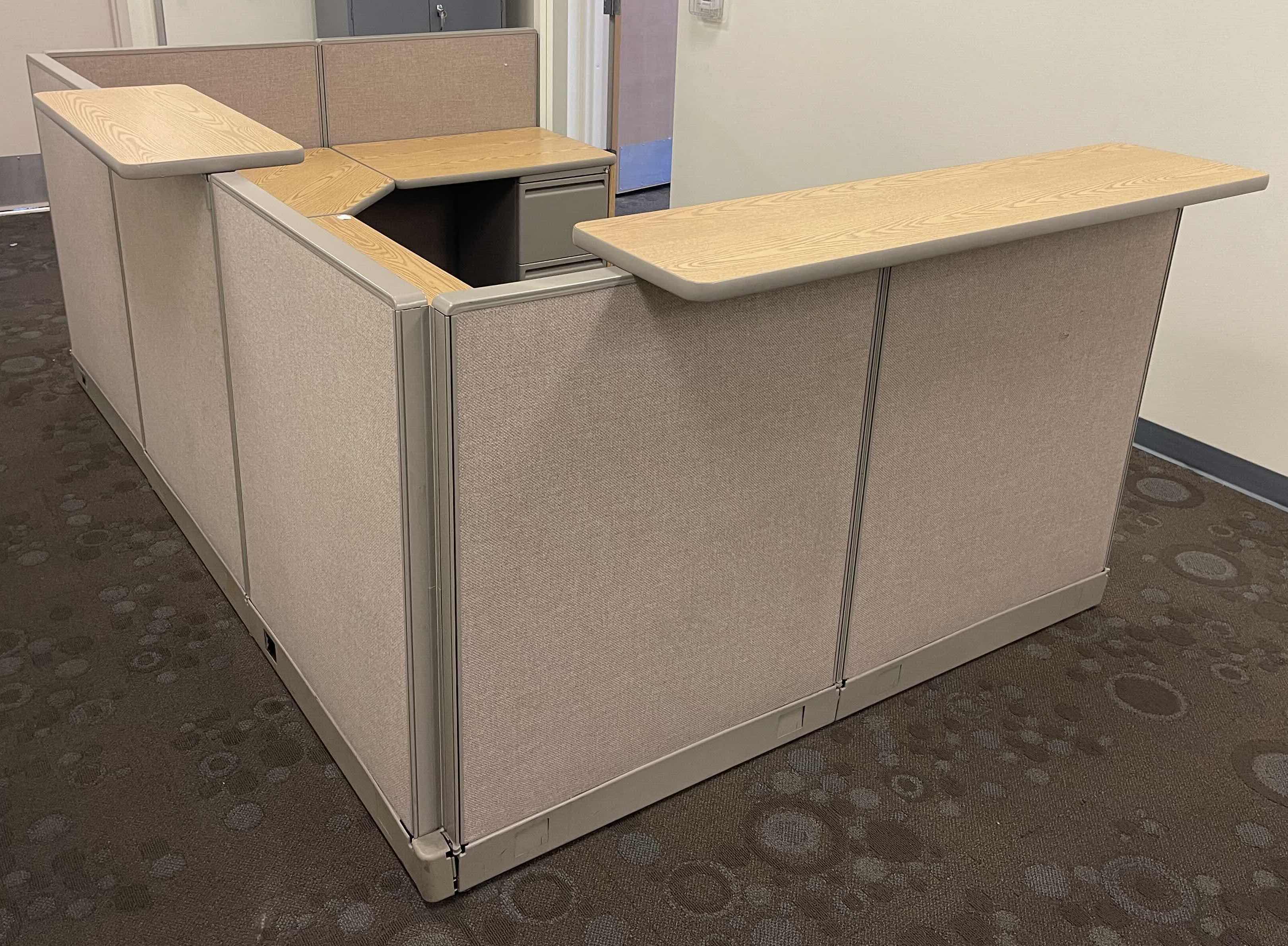 Photo 5 of U-SHAPED OFFICE CUBILE WITH LOCKING DRAWERS 73.5” X 112 X 73.5” X H44.5”