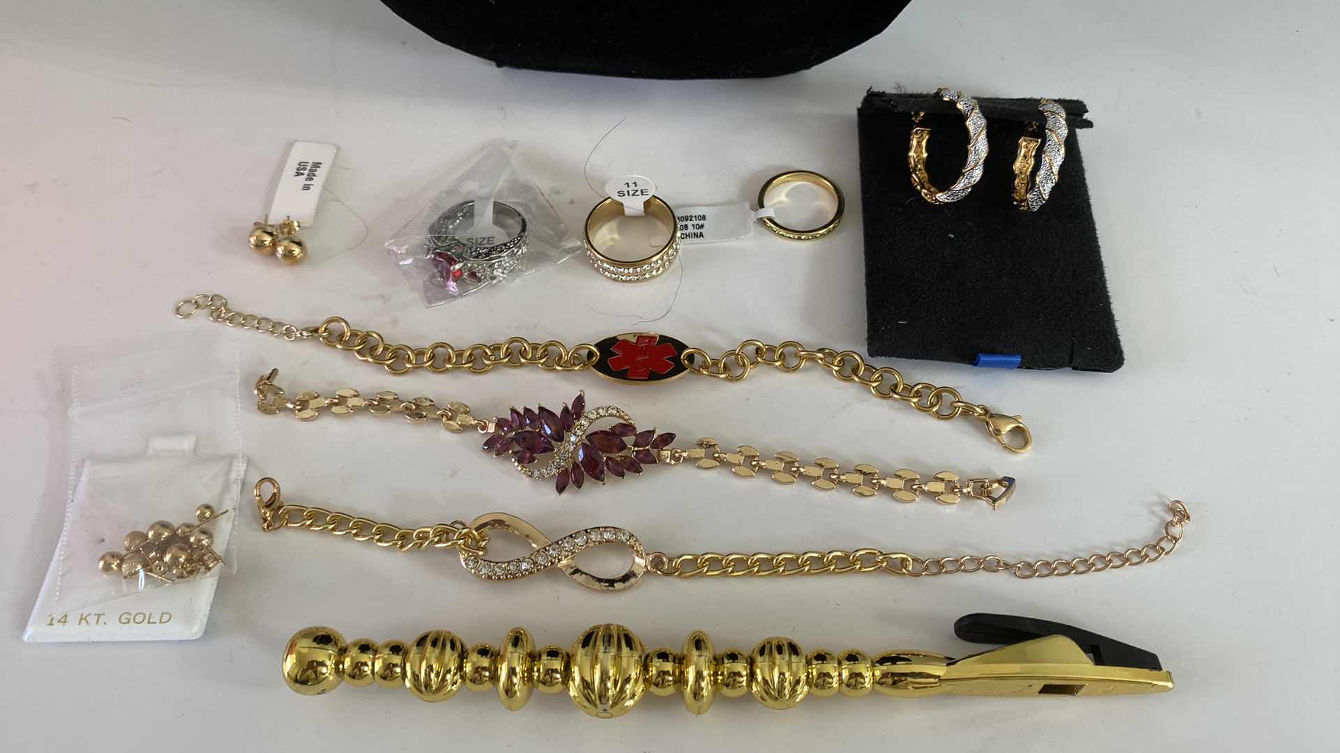 Photo 4 of WOMENS COSTUME JEWELRY