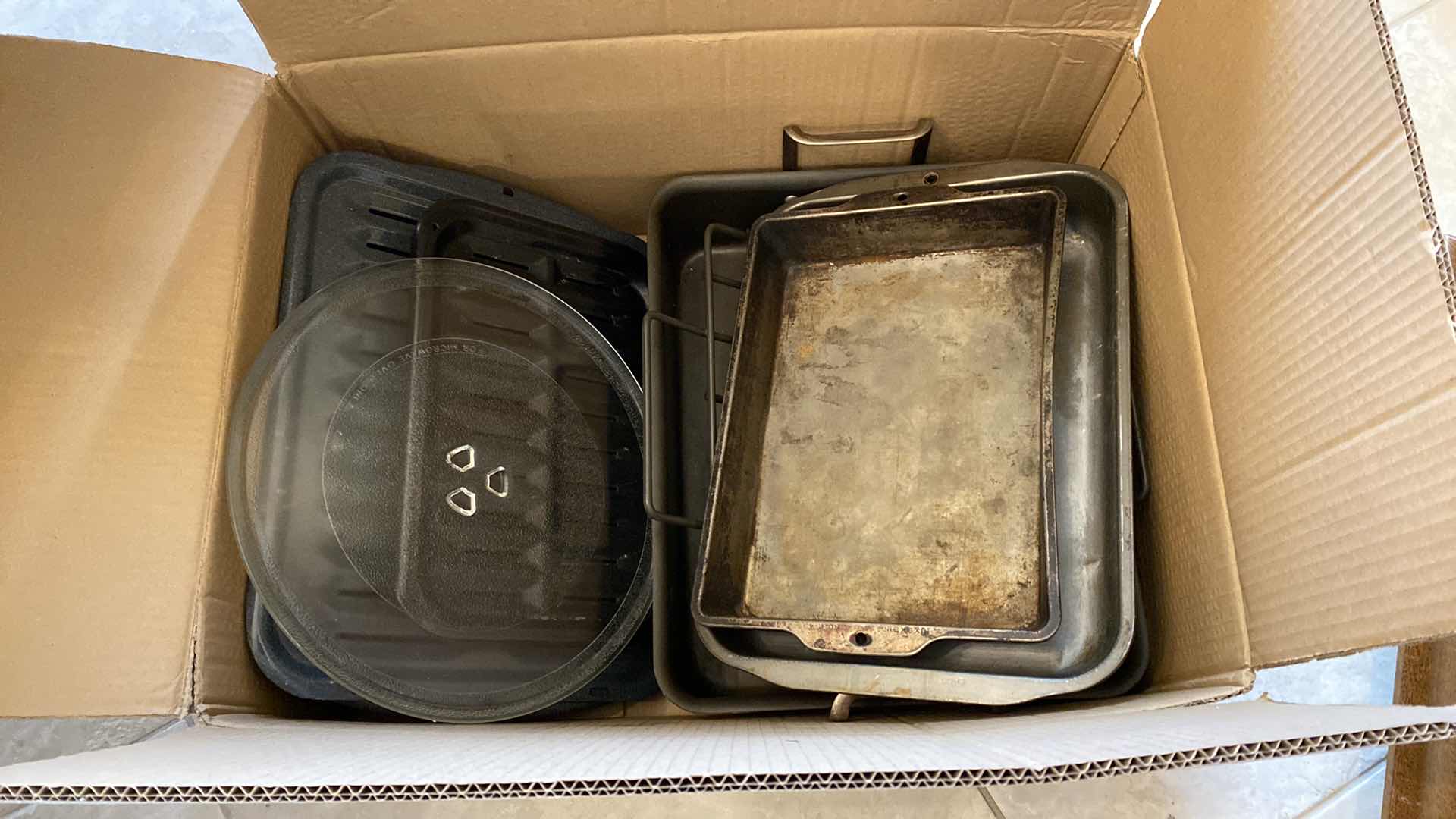 Photo 1 of CONTENTS OF BOX BAKEWARE ROASTING PAN AND MORE