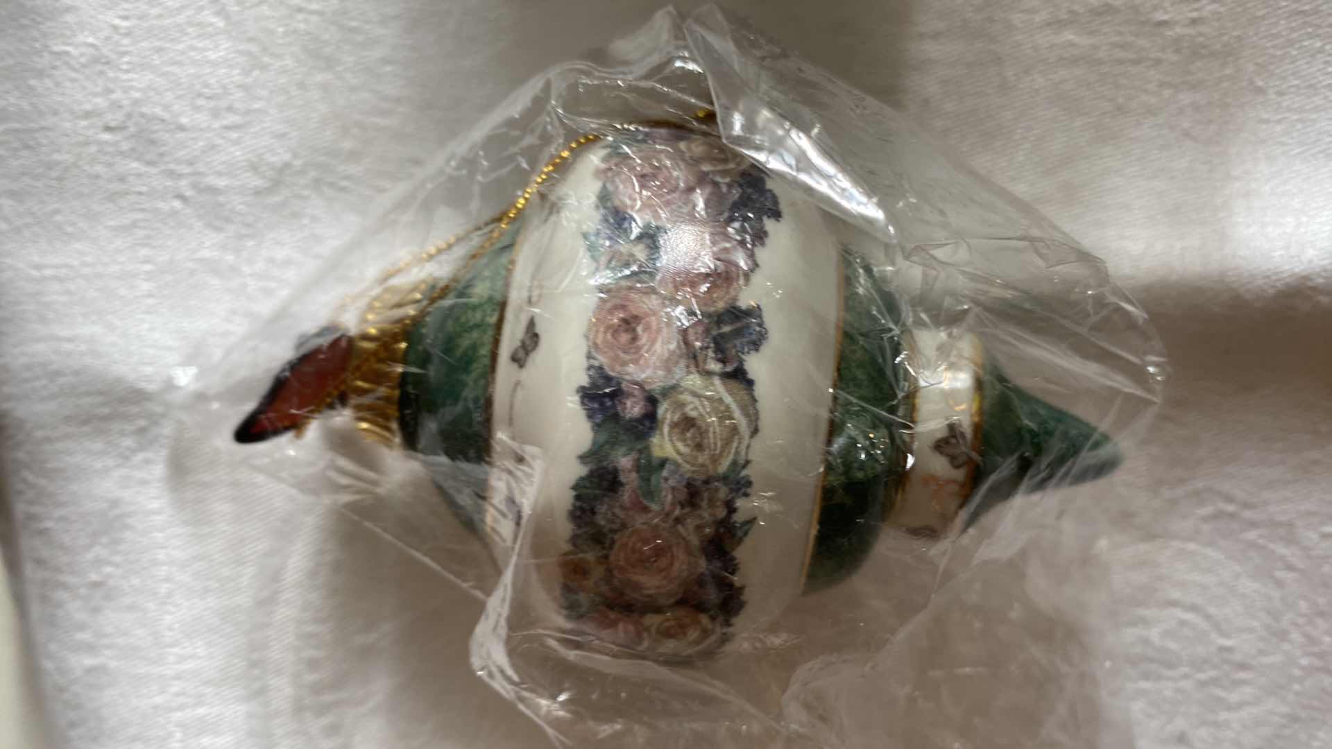 Photo 5 of VINTAGE FOUR LENA LIU’s FLORAL INSPIRATIONS PORCELAIN ORNAMENTS COLLECTIBLES BY BRADFORD EXCHANGE WITH 2 CERTIFICATE OF AUTHENTICITY (Pattern on certificate may not be correct)