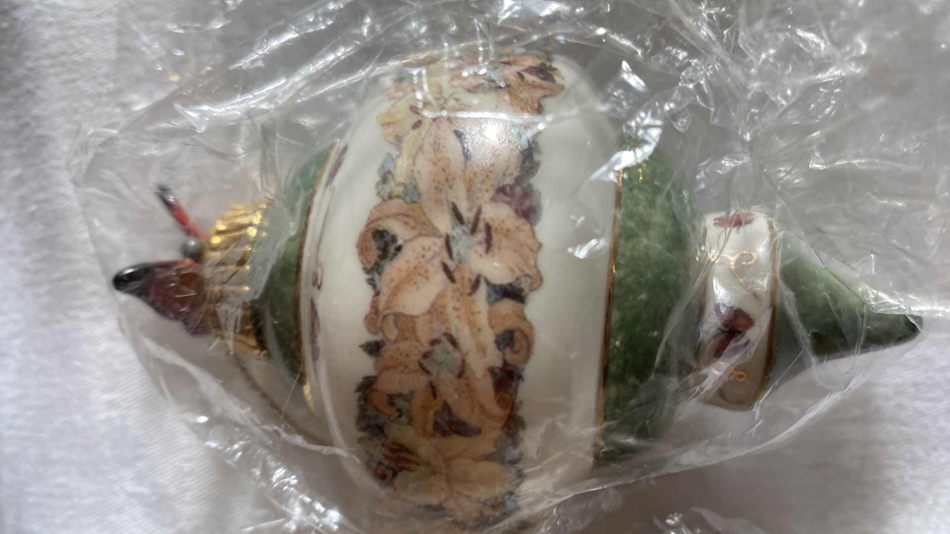 Photo 4 of VINTAGE FOUR LENA LIU’s FLORAL INSPIRATIONS PORCELAIN ORNAMENTS COLLECTIBLES BY BRADFORD EXCHANGE WITH 2 CERTIFICATE OF AUTHENTICITY (Pattern on certificate may not be correct)