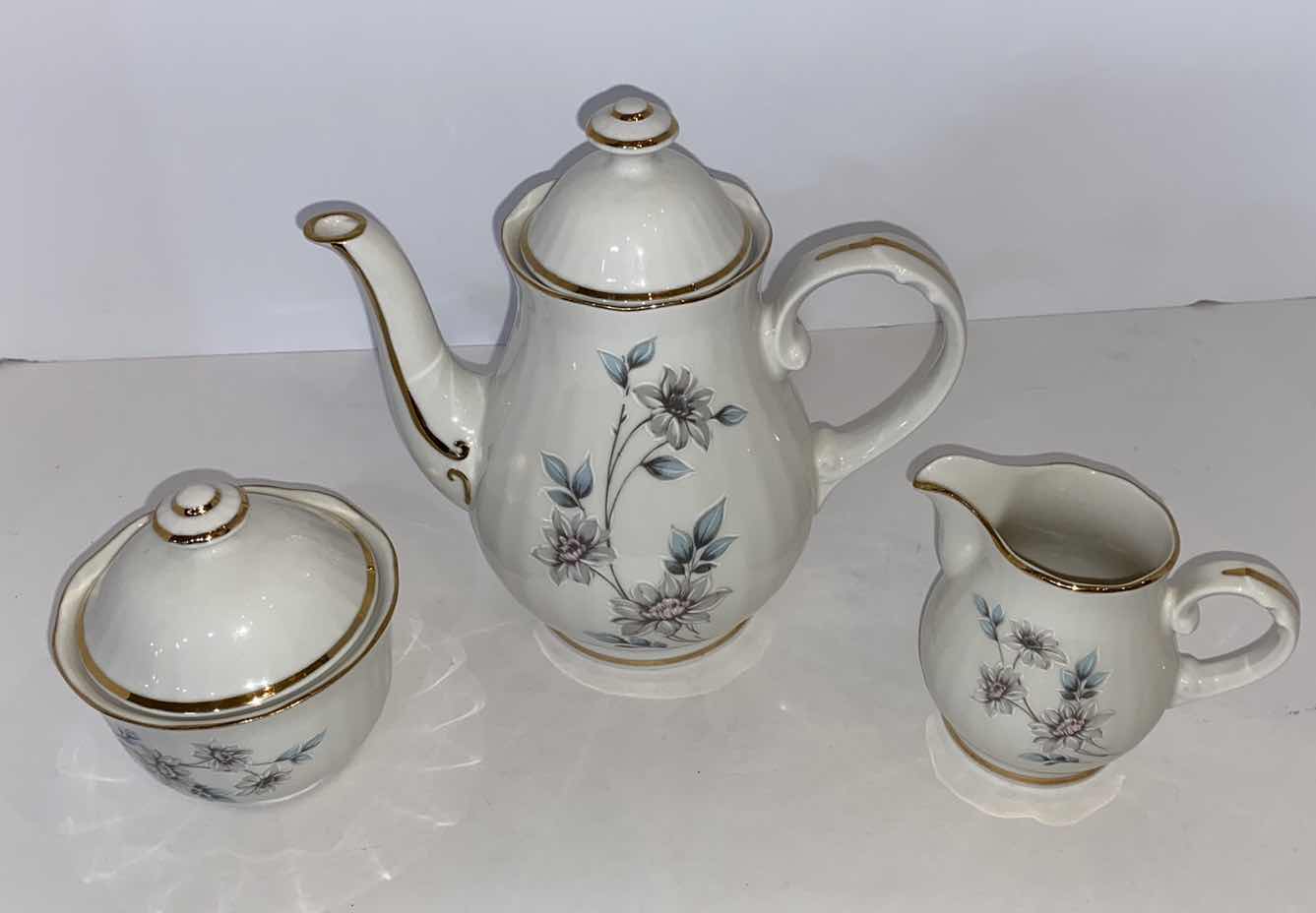 Photo 2 of GOLD RIMMED VAVARIA GERMANY PORCELAIN TEA POT CREAM AND SUGAR 1 CUP