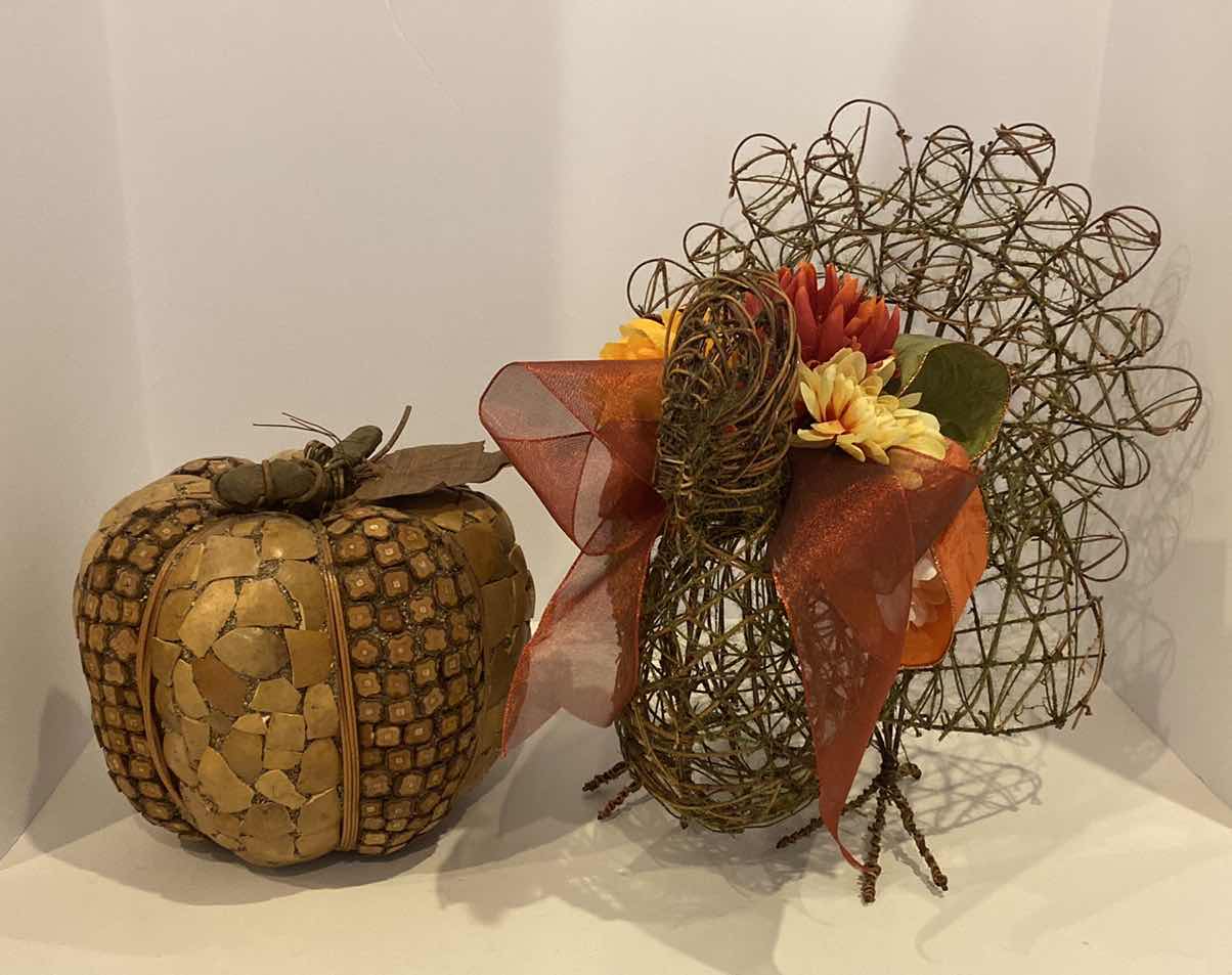 Photo 1 of HARVEST DECOR ACORN 9” TURKEY 12” x 14”