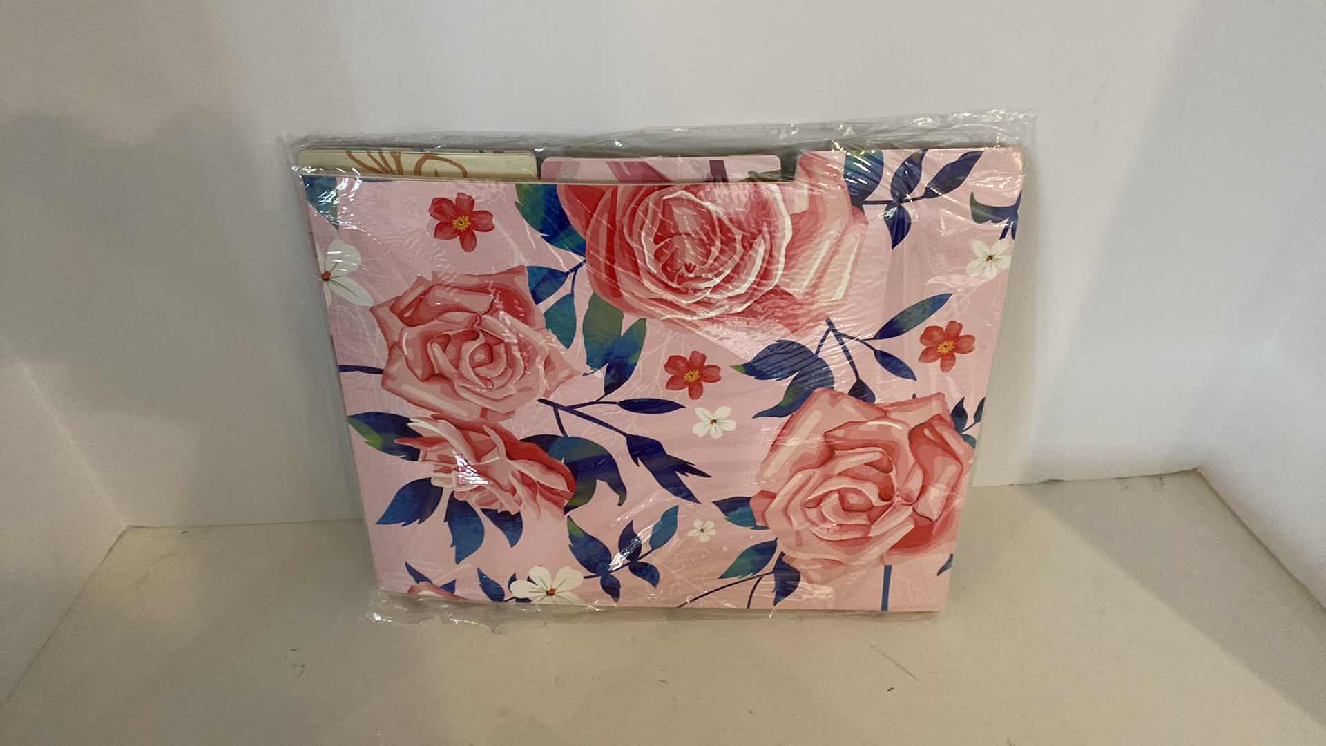 Photo 4 of 5 - 60 SHEET BLOTTERS AND FLORAL FILE FOLDERS