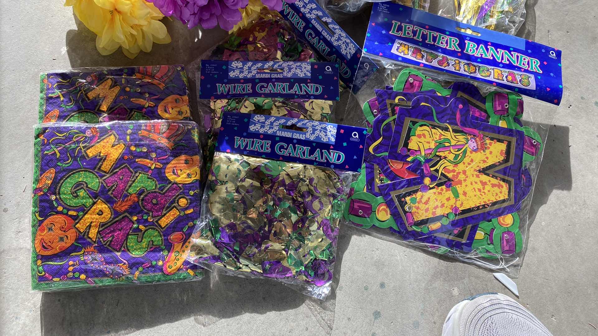 Photo 2 of MARDI GRAS PARTY ITEMS