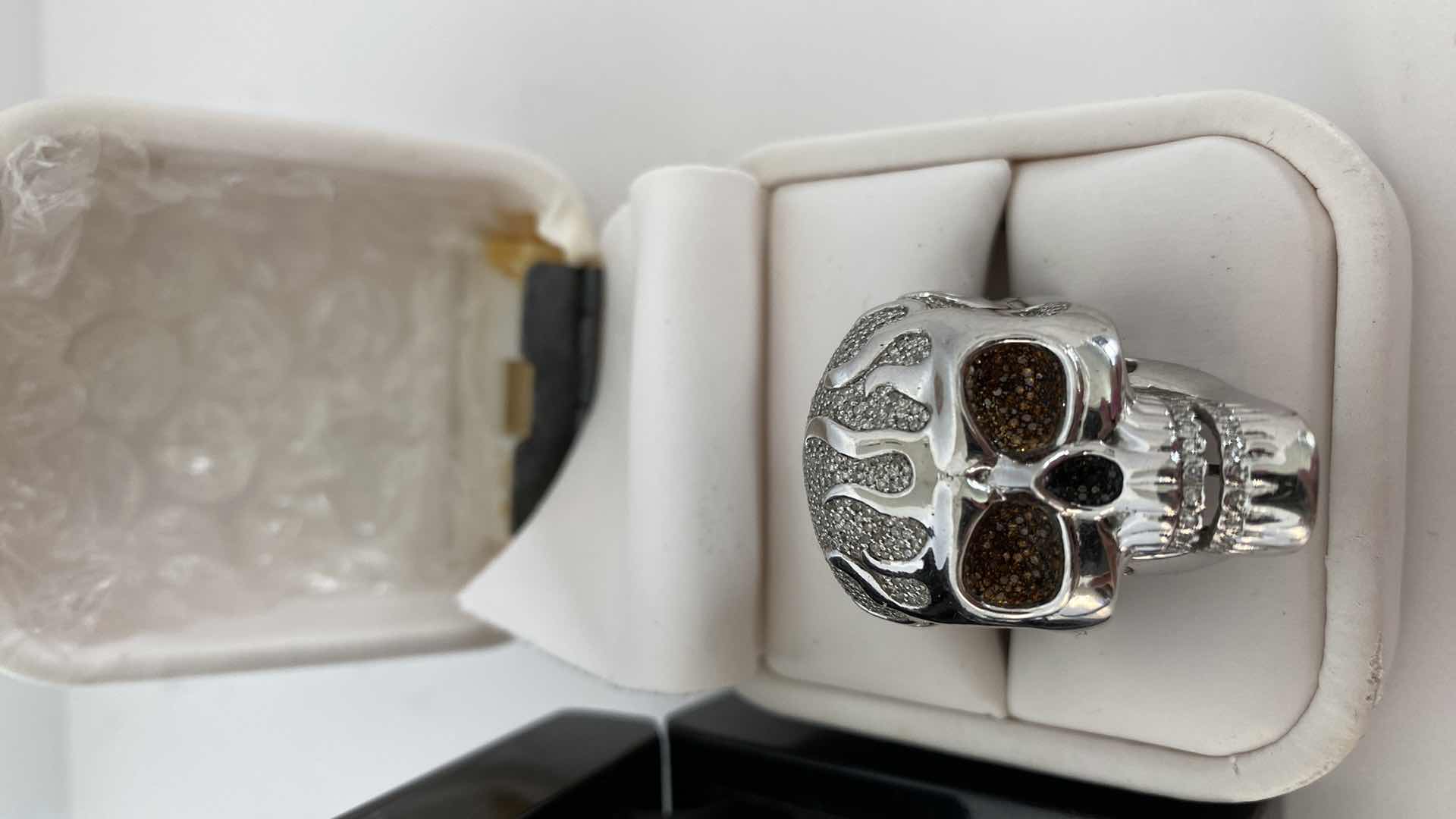 Photo 3 of MENS CUFF LINKS AND SKULL RING