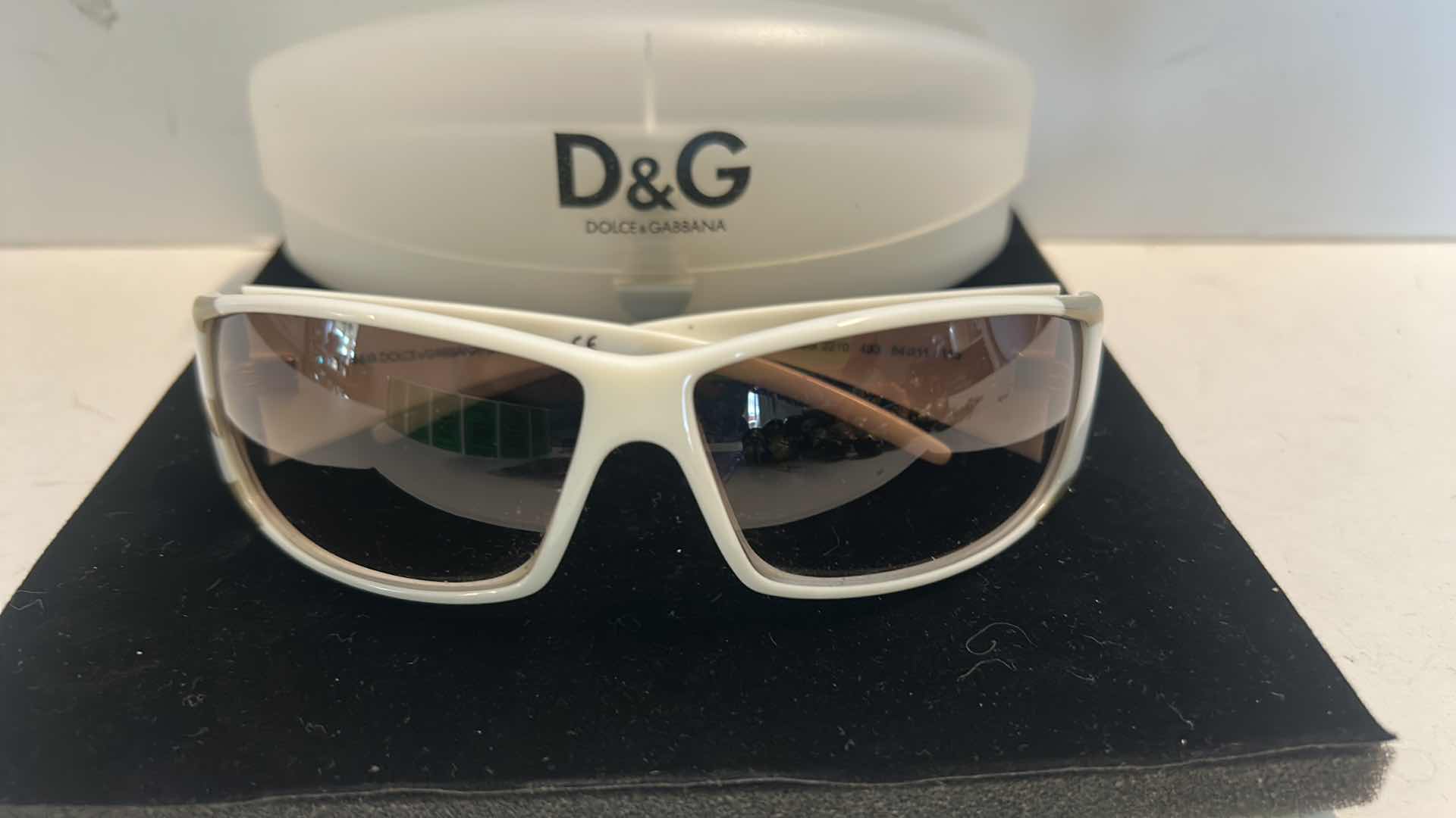 Photo 2 of D & G DOLCE AND GABBANA SUNGLASSES