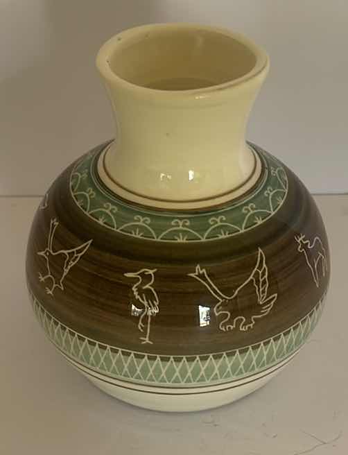 Photo 1 of SIGNED POTTERY H4.5”
