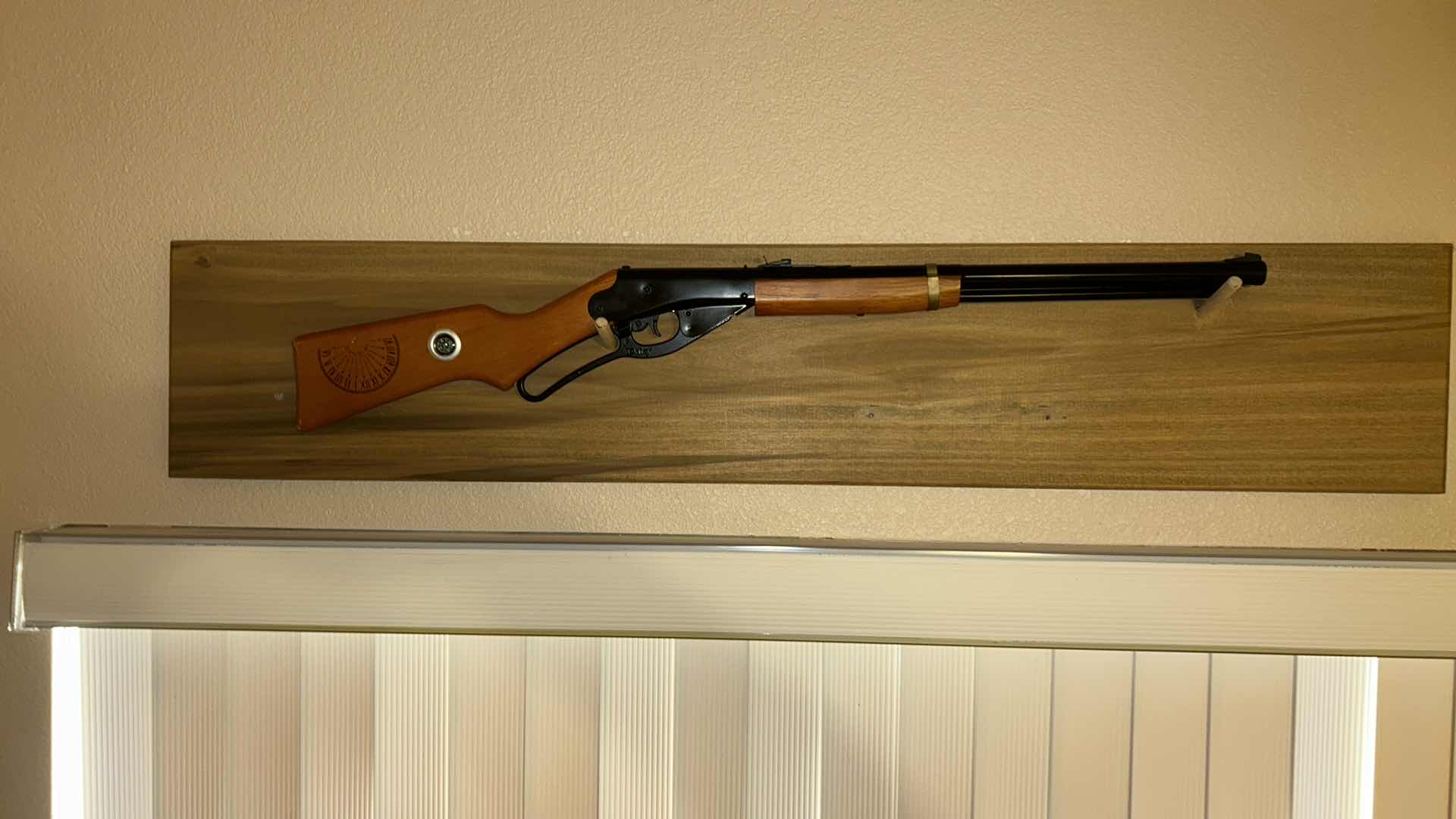 Photo 1 of DAISY VINTAGE BB GUN ON MOUNT 4’ x 9 1/2”