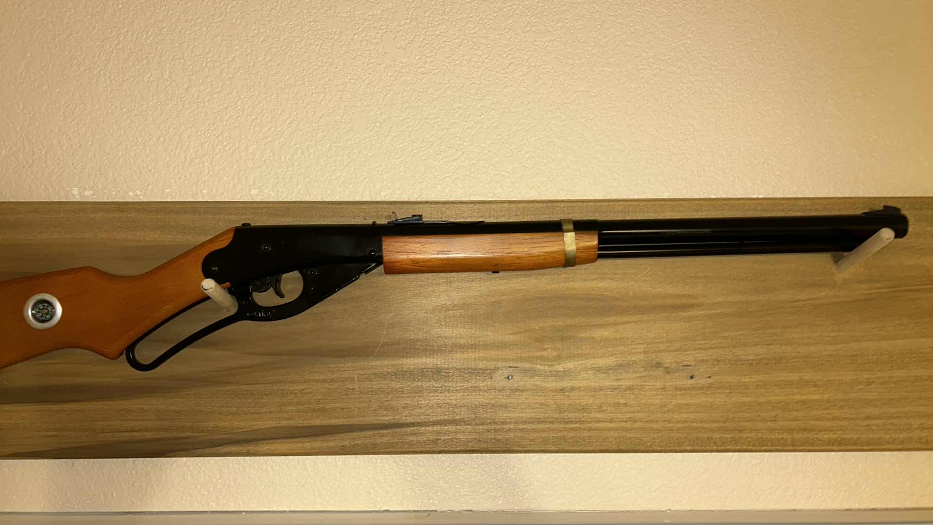 Photo 1 of DAISY VINTAGE BB GUN ON MOUNT 4’ x 9 1/2”