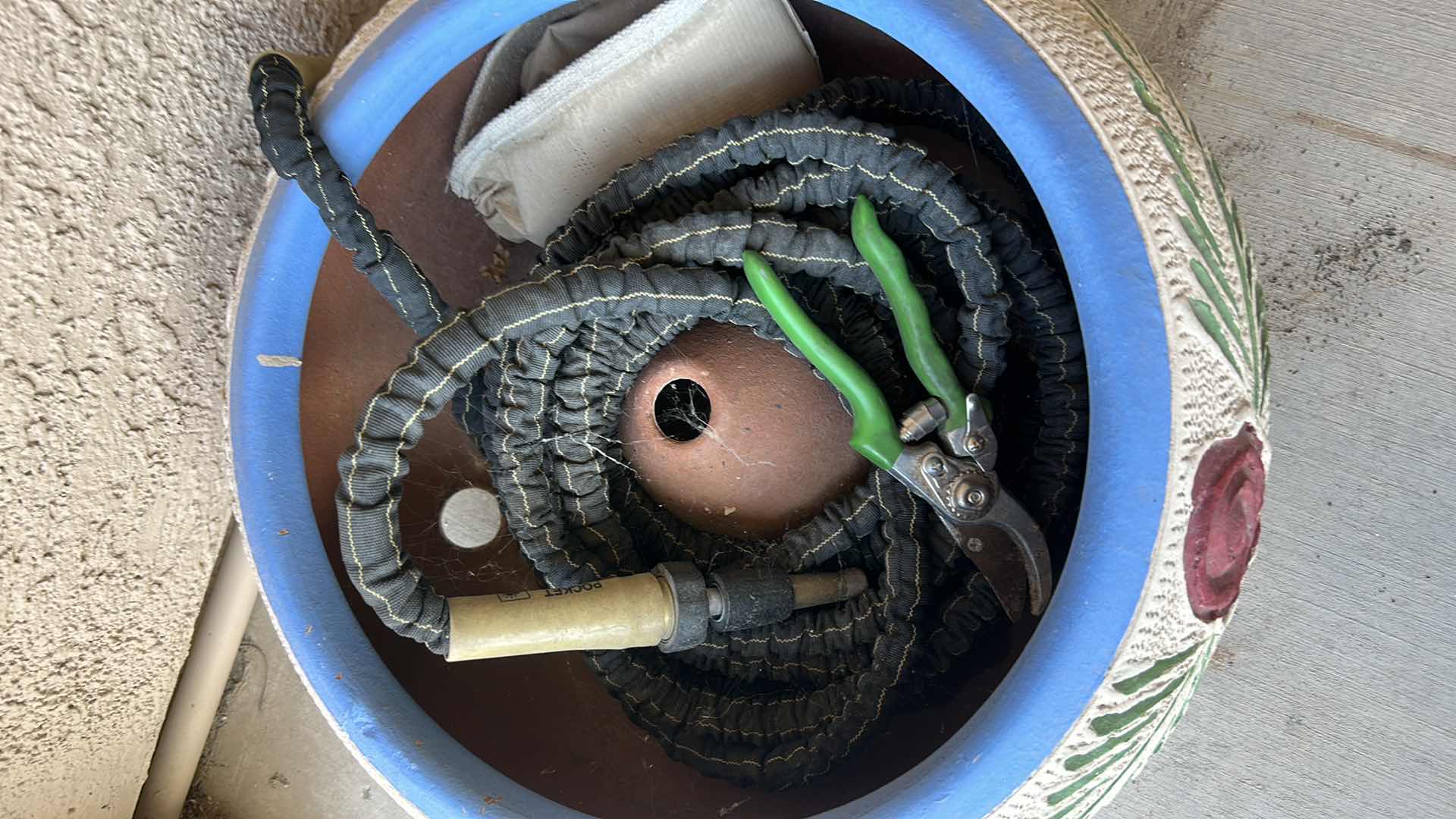 Photo 1 of HOSE AND POTTERY