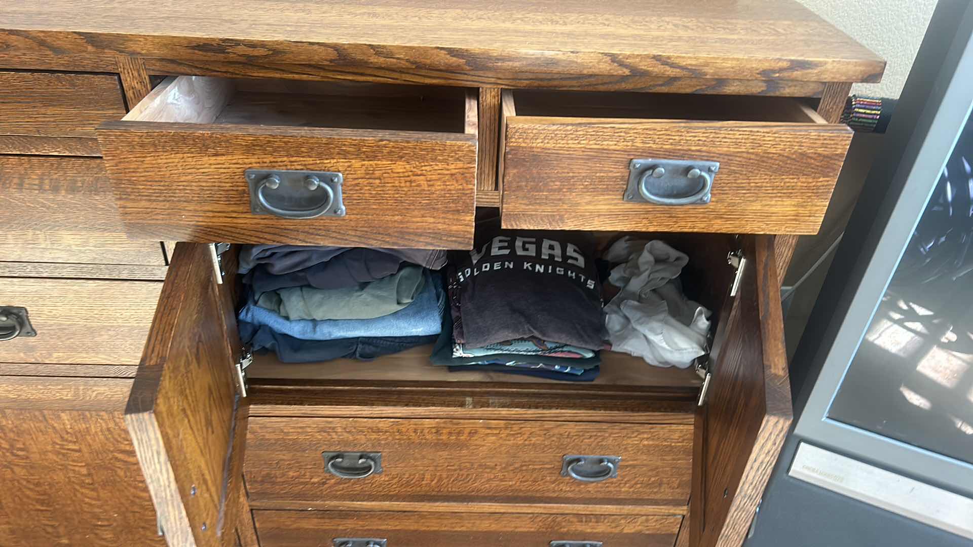 Photo 4 of MICHAEL’S FURNITURE CRAFTSMAN CEDAR-LINED OAK MICHAELS DOVE TAILED DRESSER AND MIRROR 55.5” x 19” x H44”