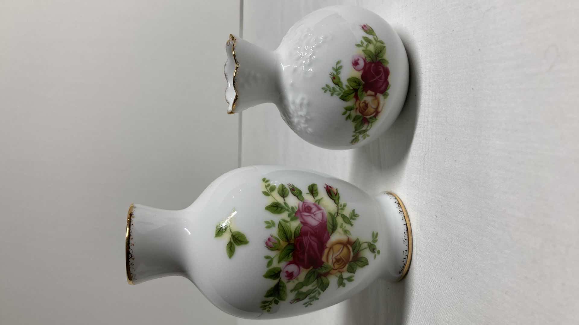 Photo 3 of ROYAL ALBERT OLD COUNTRY ROSES VASES (2) H2.75”-H4.75”