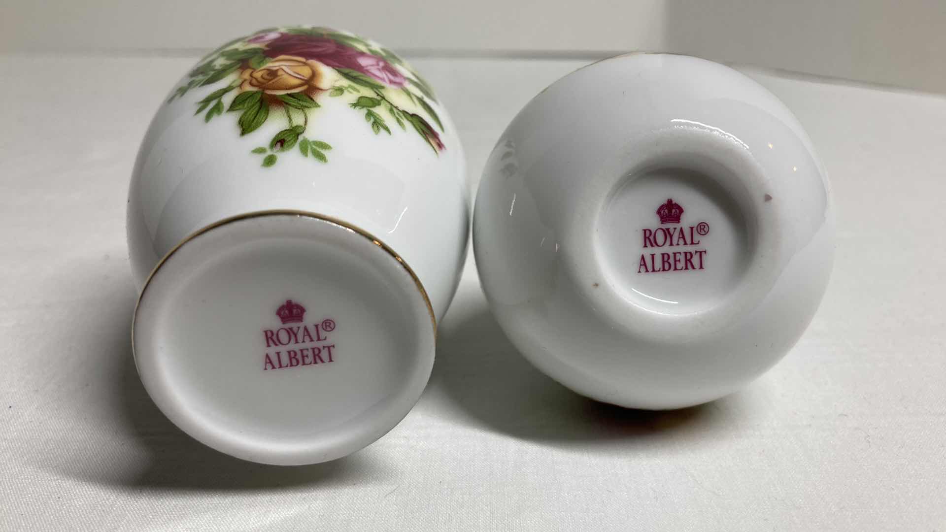 Photo 5 of ROYAL ALBERT OLD COUNTRY ROSES VASES (2) H2.75”-H4.75”