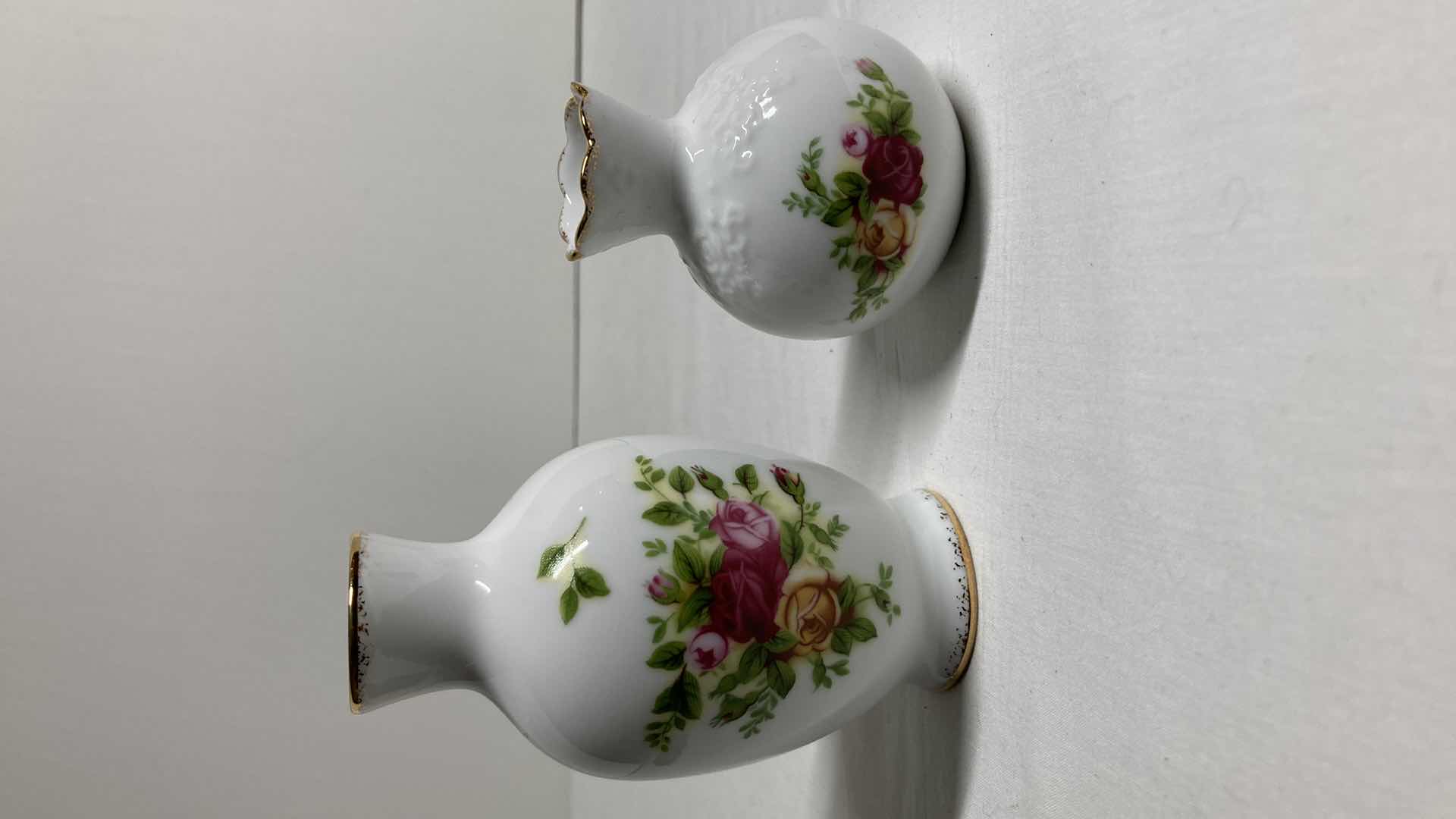Photo 1 of ROYAL ALBERT OLD COUNTRY ROSES VASES (2) H2.75”-H4.75”