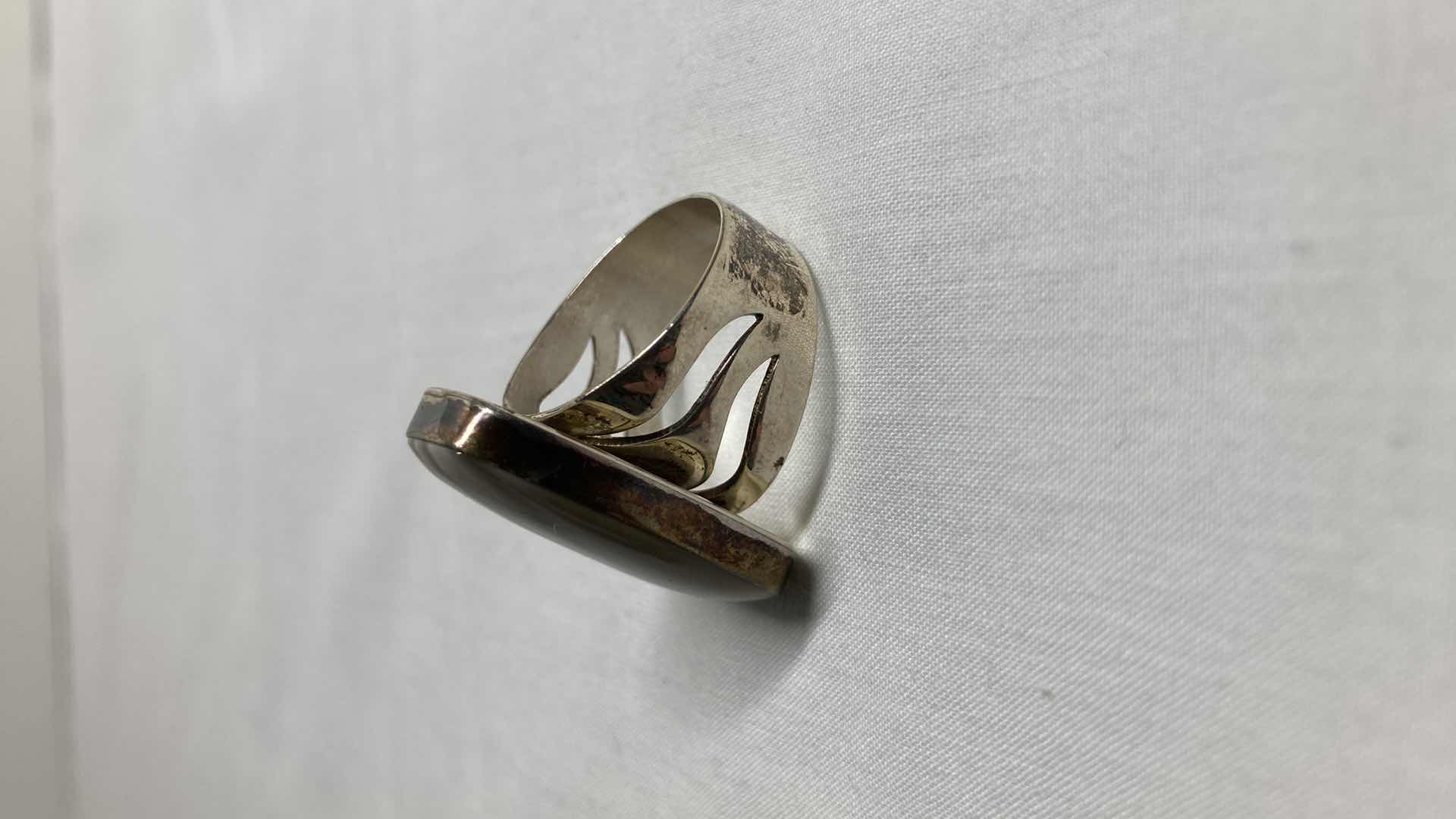 Photo 3 of NATURAL STONE & SILVER PLATED RING SIZE 9/10