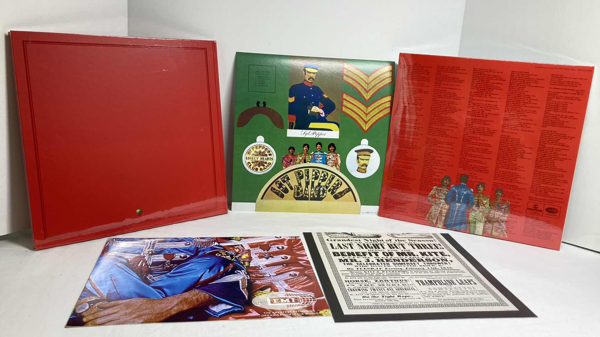 Photo 14 of NEW THE BEATLES SGT. PEPPERS LONELY HEARTS CLUB BAND BOX SET