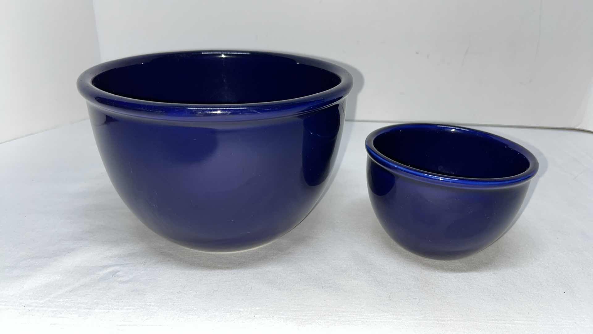 Photo 3 of CHANTAL COBALT BLUE CERAMIC 9” PIE PAN, 12 OZ & 7 CUP MIXING BOWLS