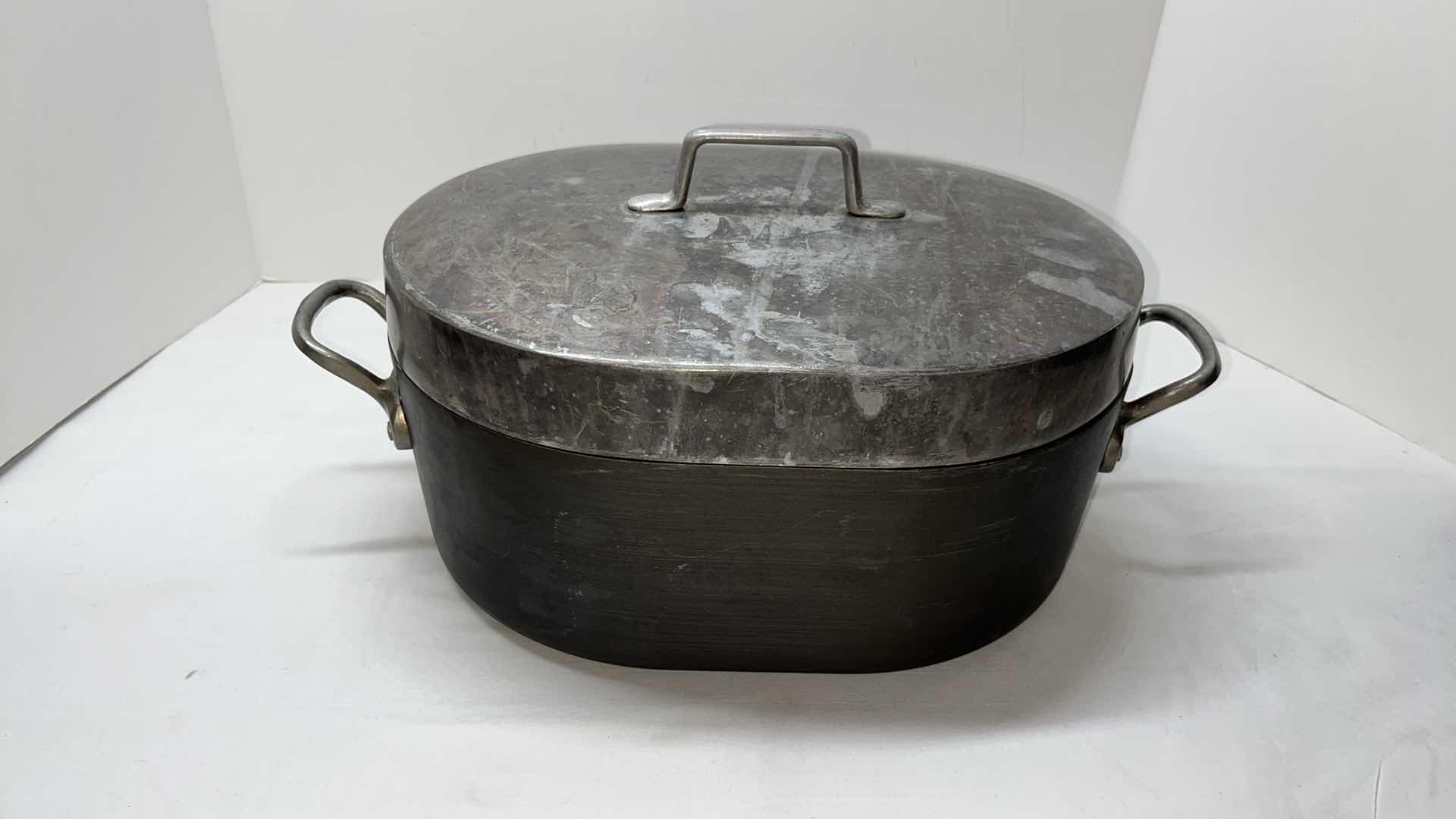 Photo 1 of MAGNALITE ROASTER/DUTCH OVEN W LID 12” (#5265)