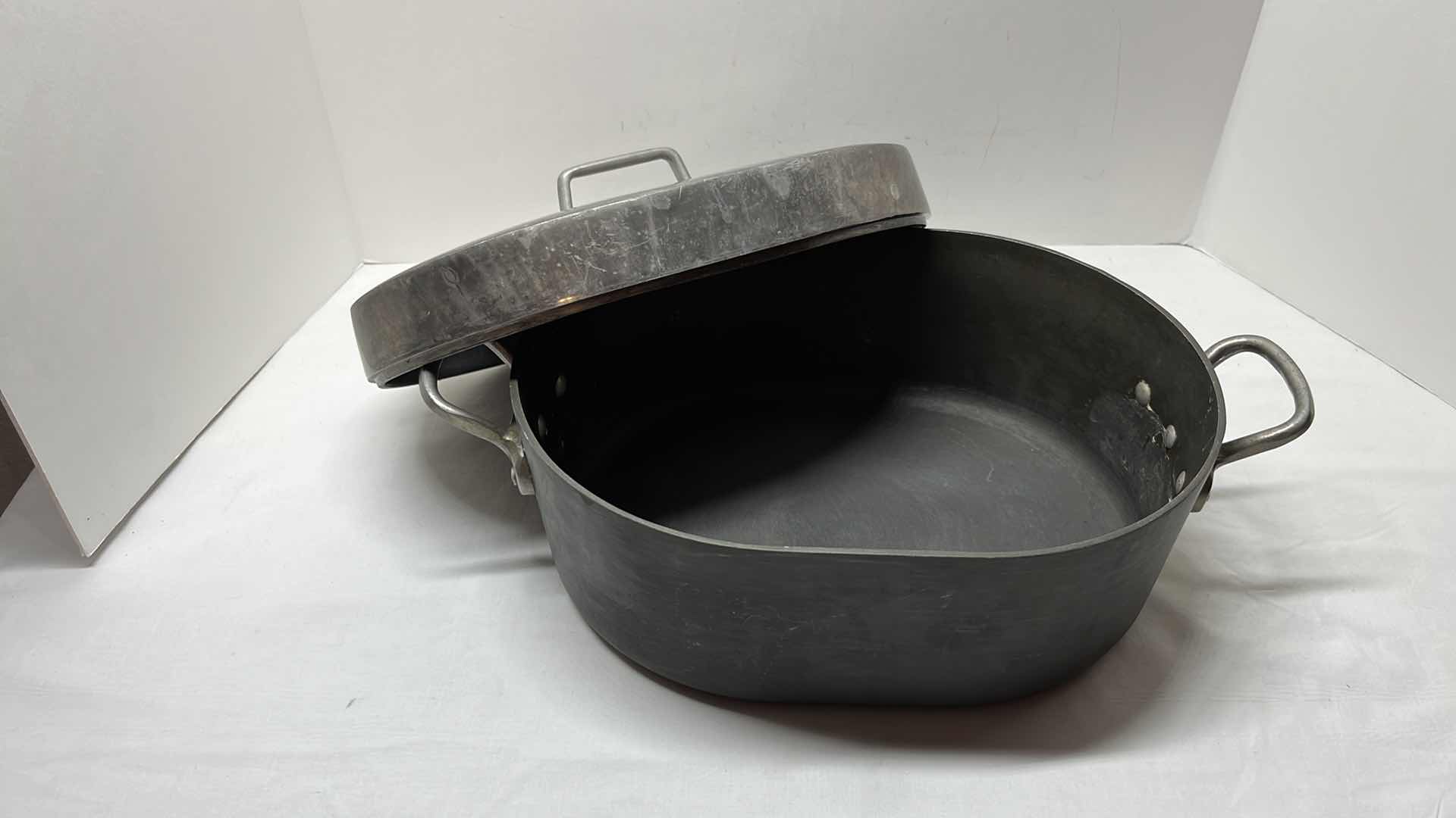 Photo 2 of MAGNALITE ROASTER/DUTCH OVEN W LID 12” (#5265)