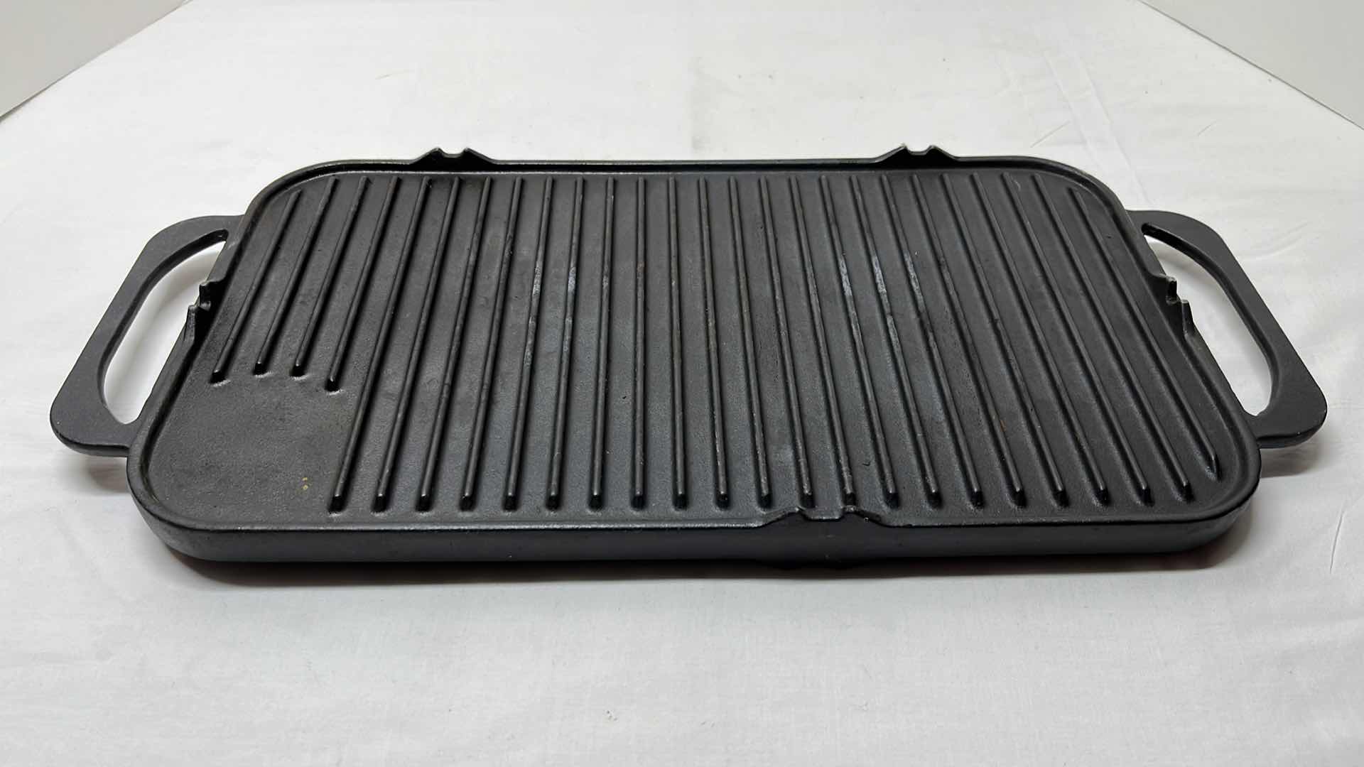 Photo 3 of STOVE TOP CAST IRON REVERSIBLE GRIDDLE/GRILL PAN 9” X 16”