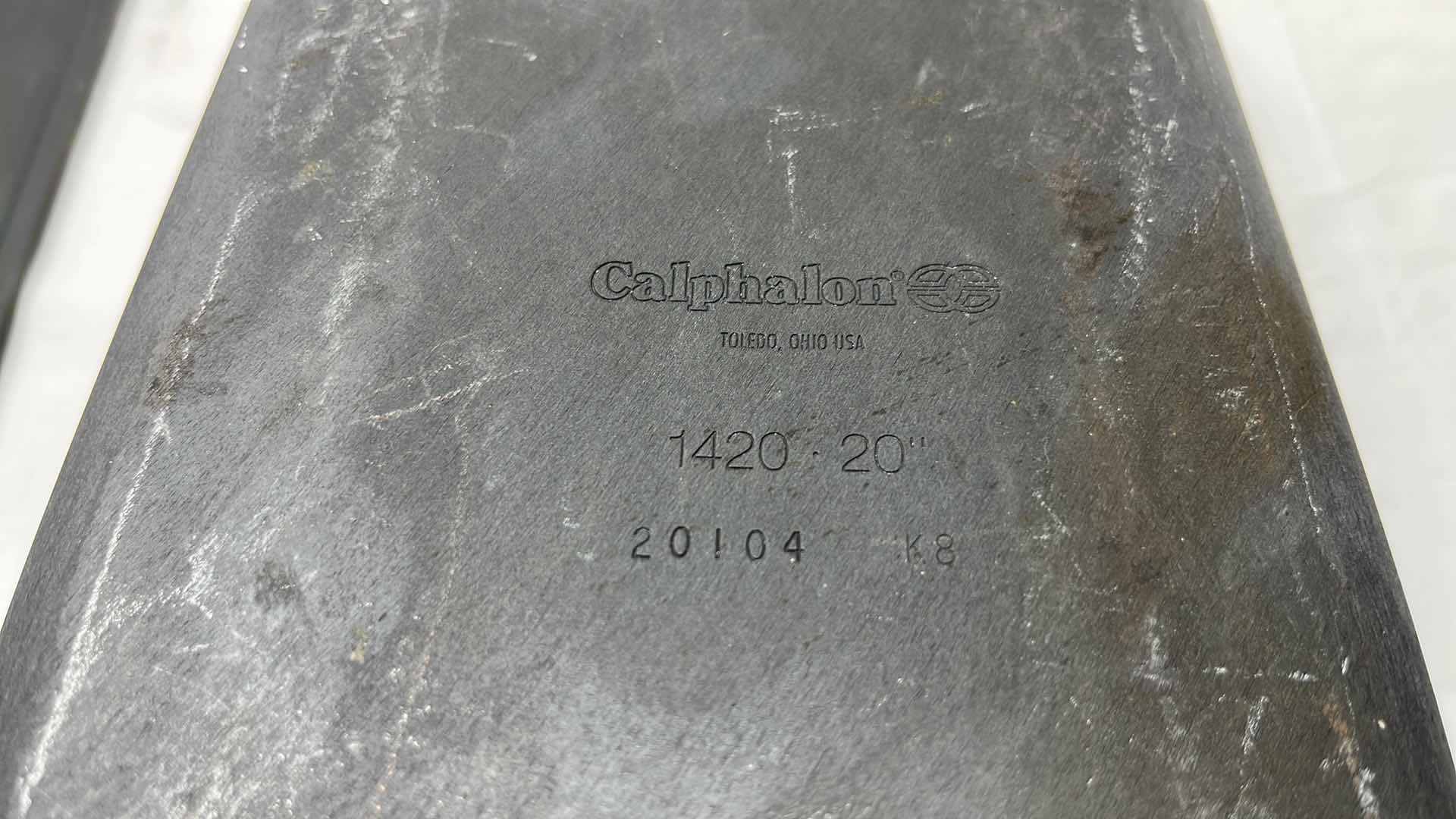 Photo 5 of CALPHALON 20” PROFESSIONAL HARD-ANODIZED FISH POACHER W LID (G1420HCB)