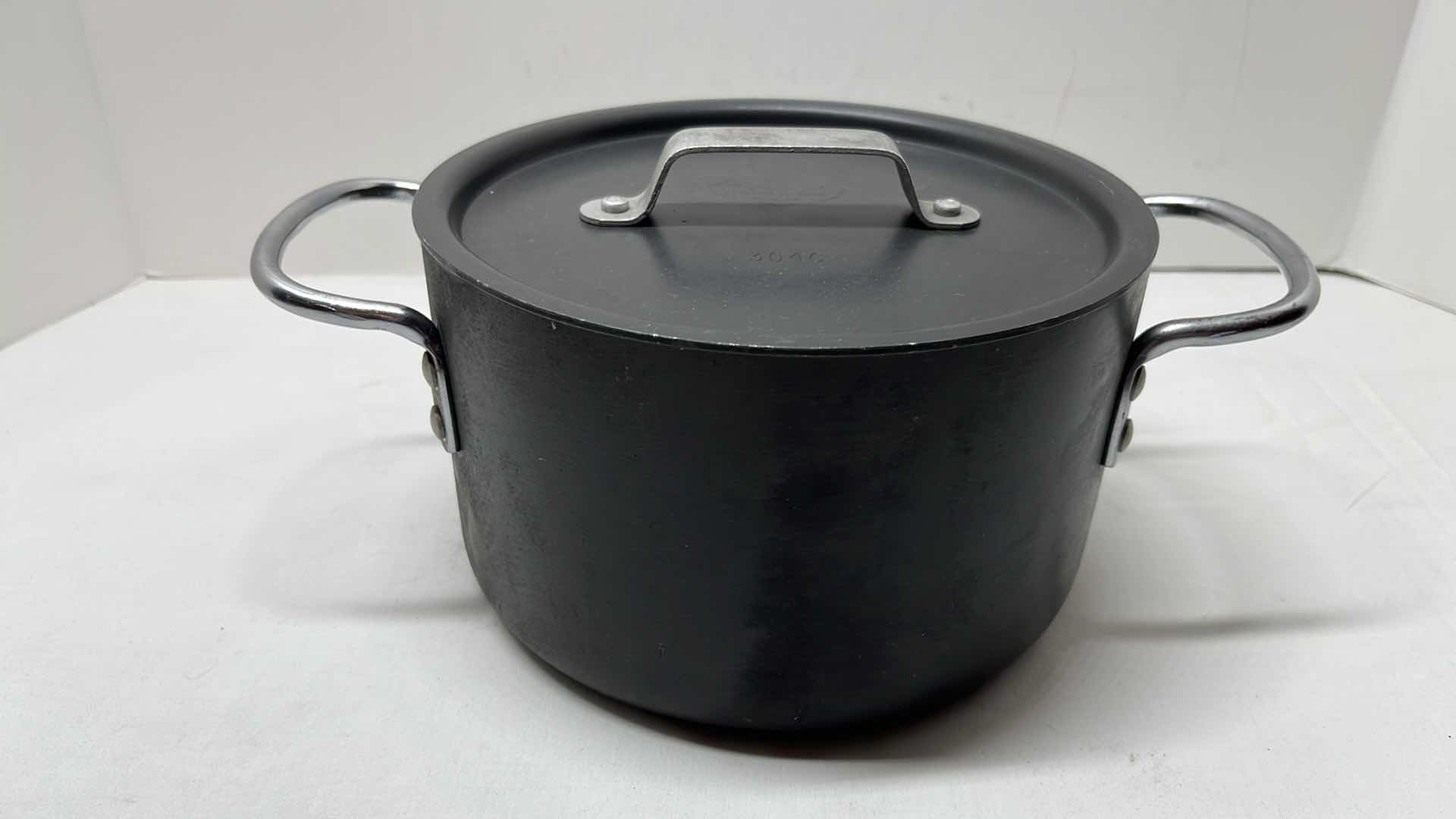 Photo 1 of VINTAGE COMMERCIAL ALUMINUM COOKWARE 3.5 QT SAUCEPAN & LID (8703 1/2)