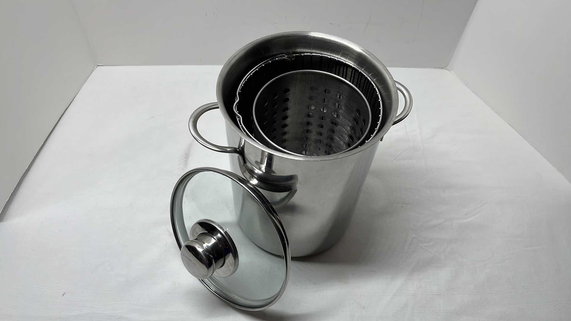 Photo 4 of STAINLESS STEEL VERTICAL ASPARAGUS/VEGETABLE COOKER & STEAMER 6.5” X 9”H