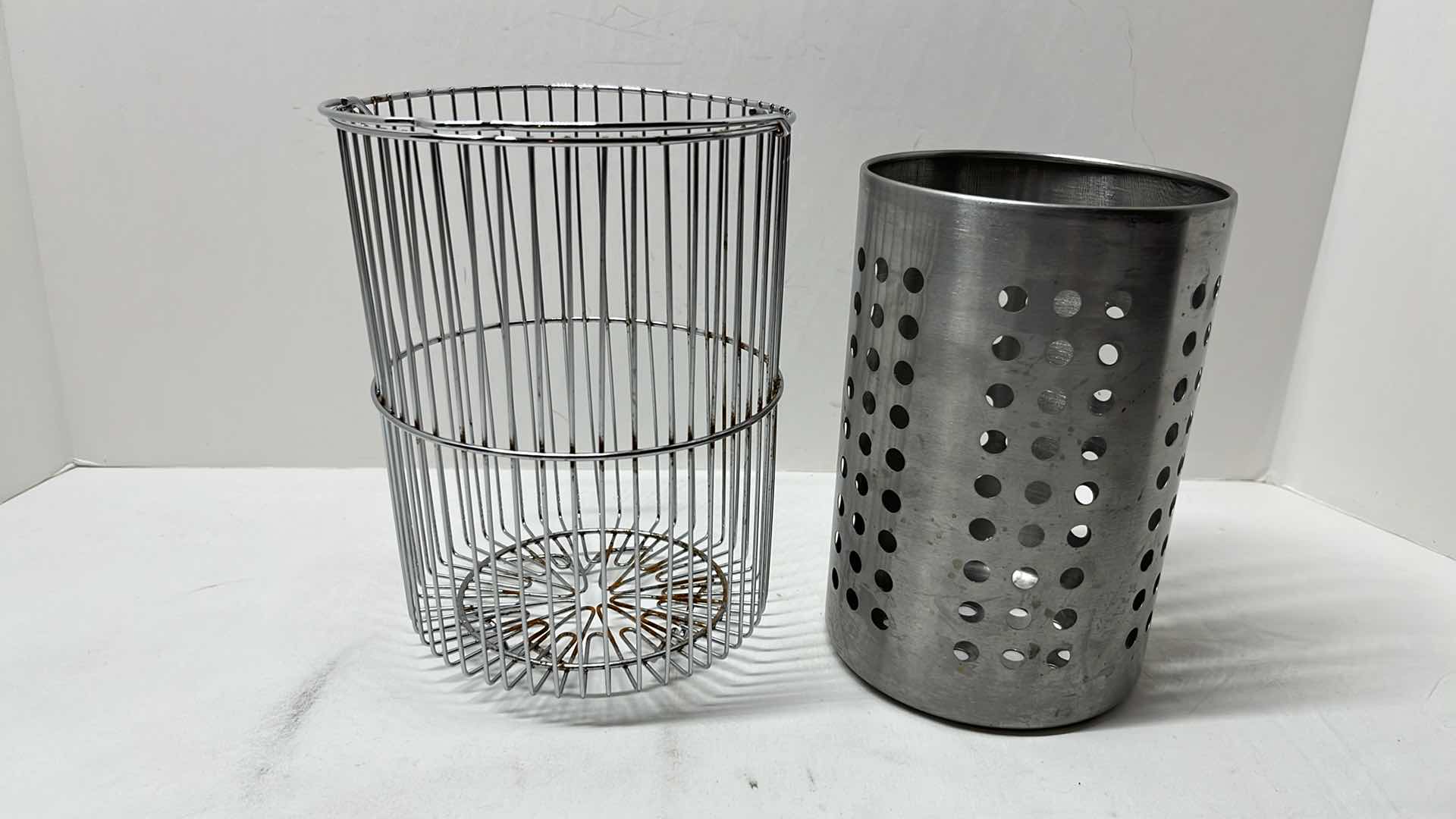 Photo 3 of STAINLESS STEEL VERTICAL ASPARAGUS/VEGETABLE COOKER & STEAMER 6.5” X 9”H