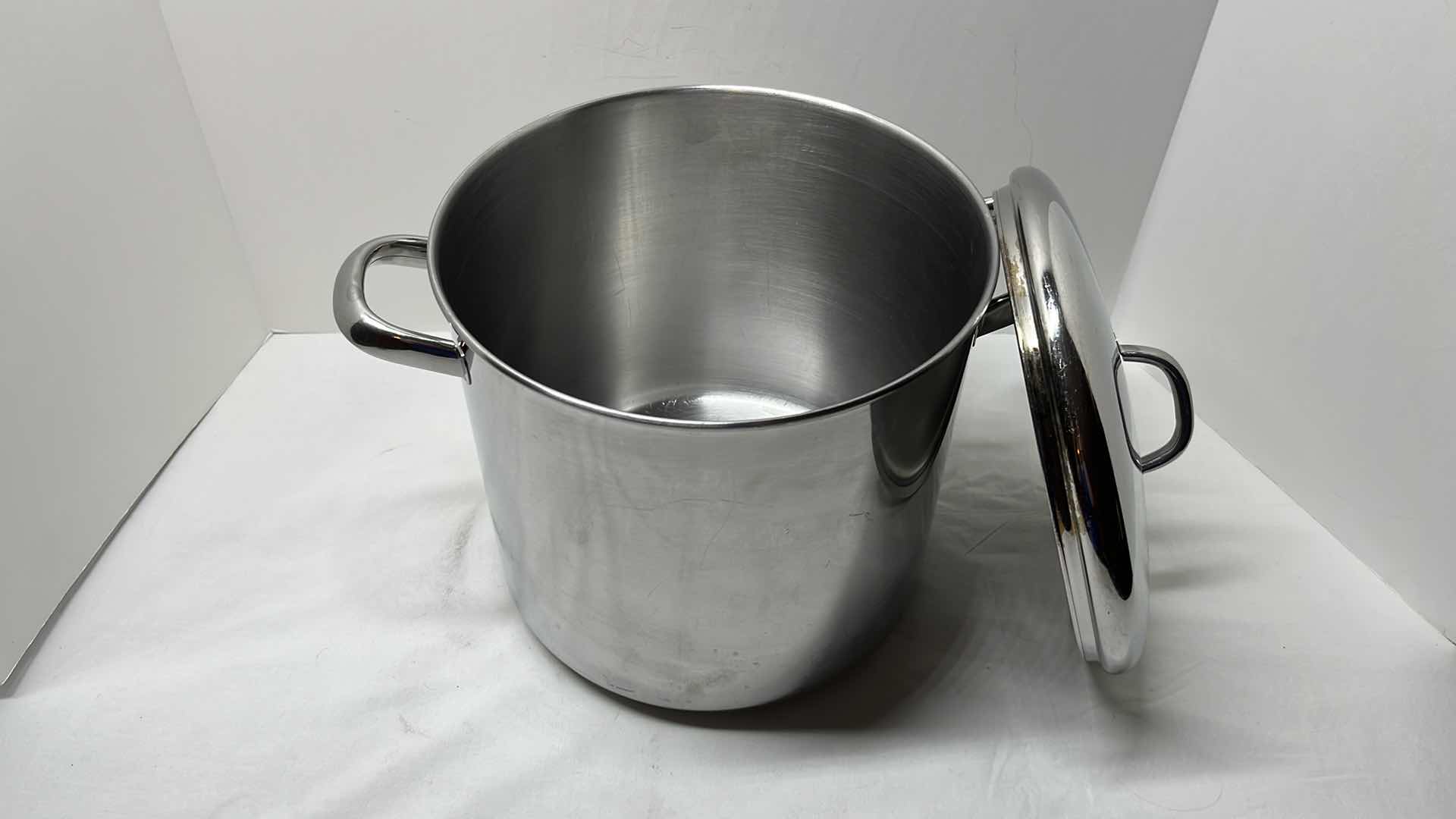 Photo 2 of REVERE WARE STAINLESS STEEL 12 QT COVERED STOCK POT 10” X 9.25”H (#2072)