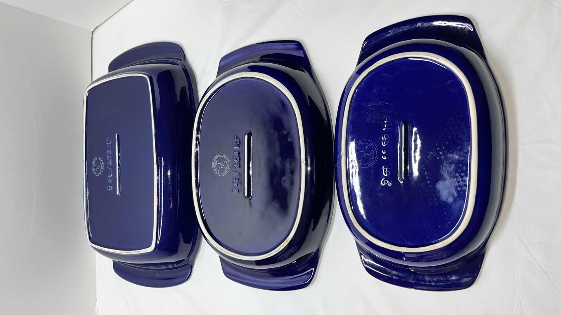 Photo 3 of ROSCHO COBALT BLUE/WHITE CERAMIC OBLONG BAKING DISHES (5 QT, 3QT, 2 QT)