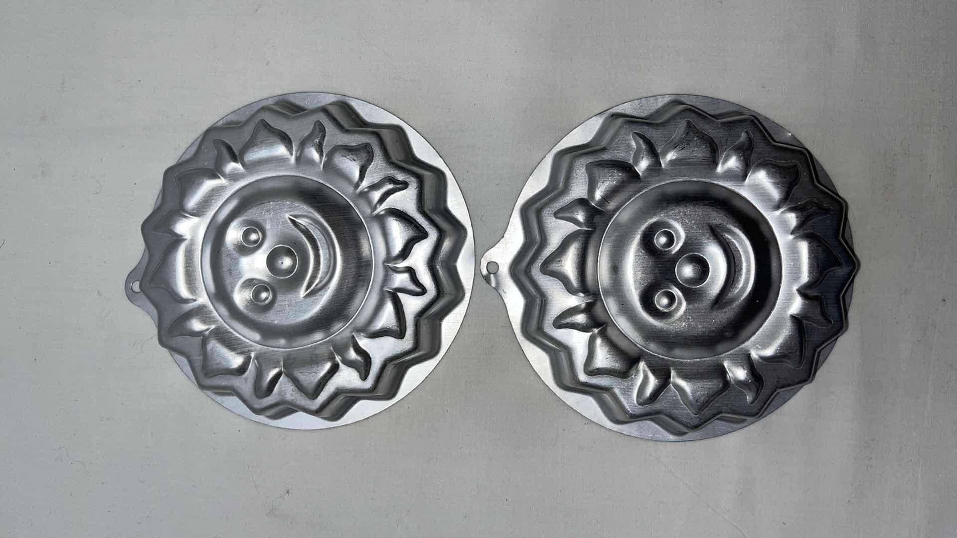 Photo 6 of 9.5” BUNDT PAN, 3.5” DOUGH CUTTERS (4) & 4.5” MINI SUN SHAPED BAKING PANS (2)