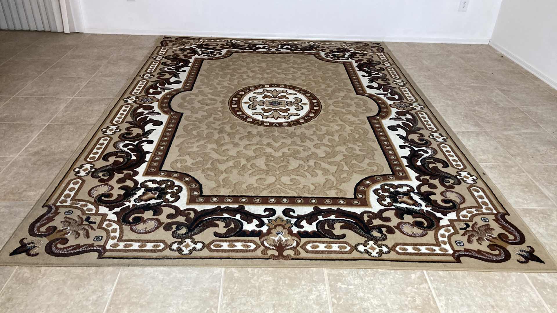 Photo 1 of TRADITIONAL FLORAL EARTH TONE AREA RUG 91” X 126”