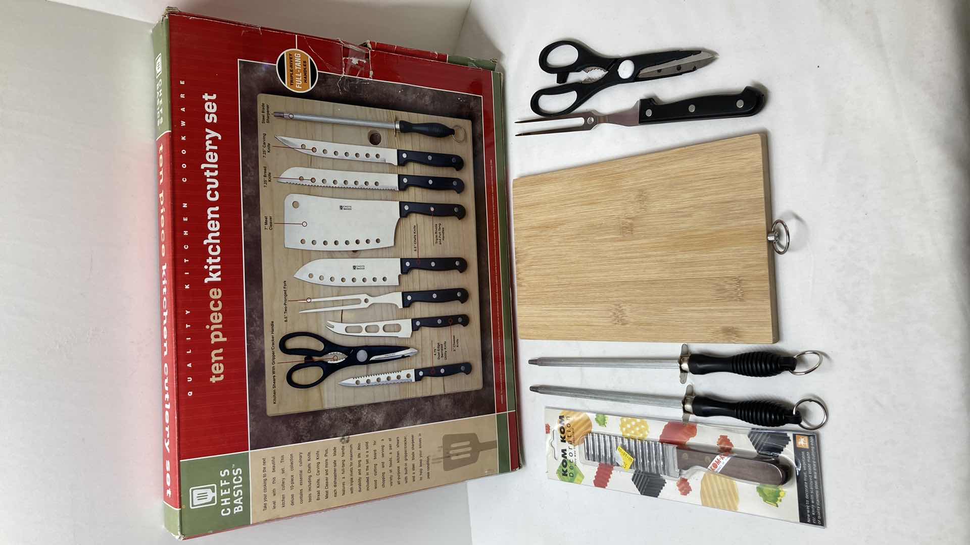 Photo 4 of CHEFS BASICS CUTLERY & UTENSIL SET (16) W CUTTING BOARD