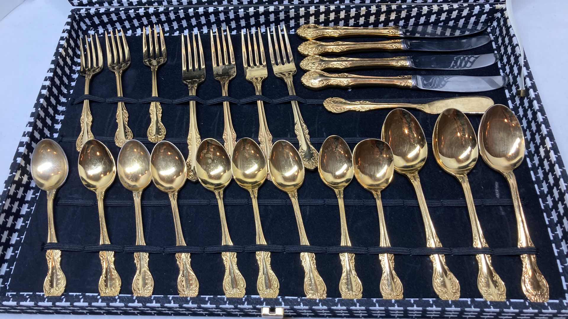 Photo 2 of SCC JAPANESE GOLD FINISH STAINLESS STEEL FLATWARE (24PC) W CASE